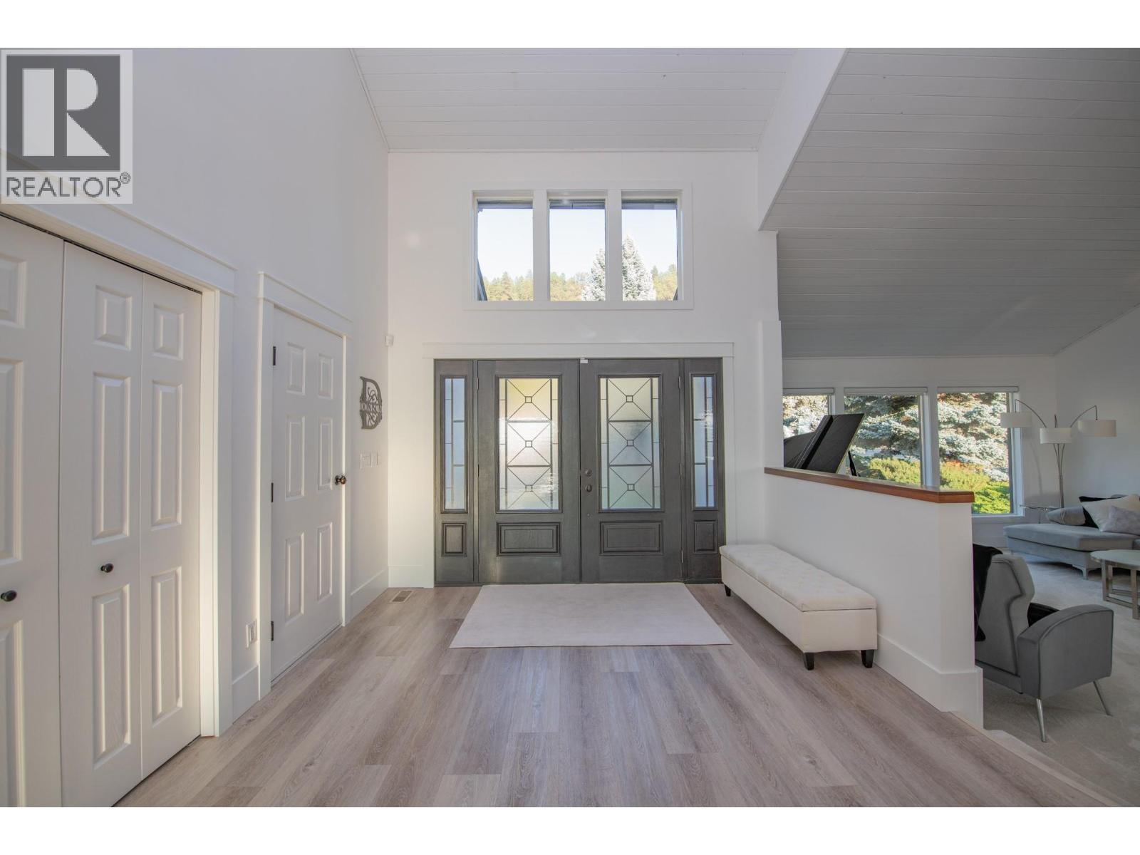 702 Cypress Drive, Coldstream, British Columbia  V1B 2X9 - Photo 8 - 10382109