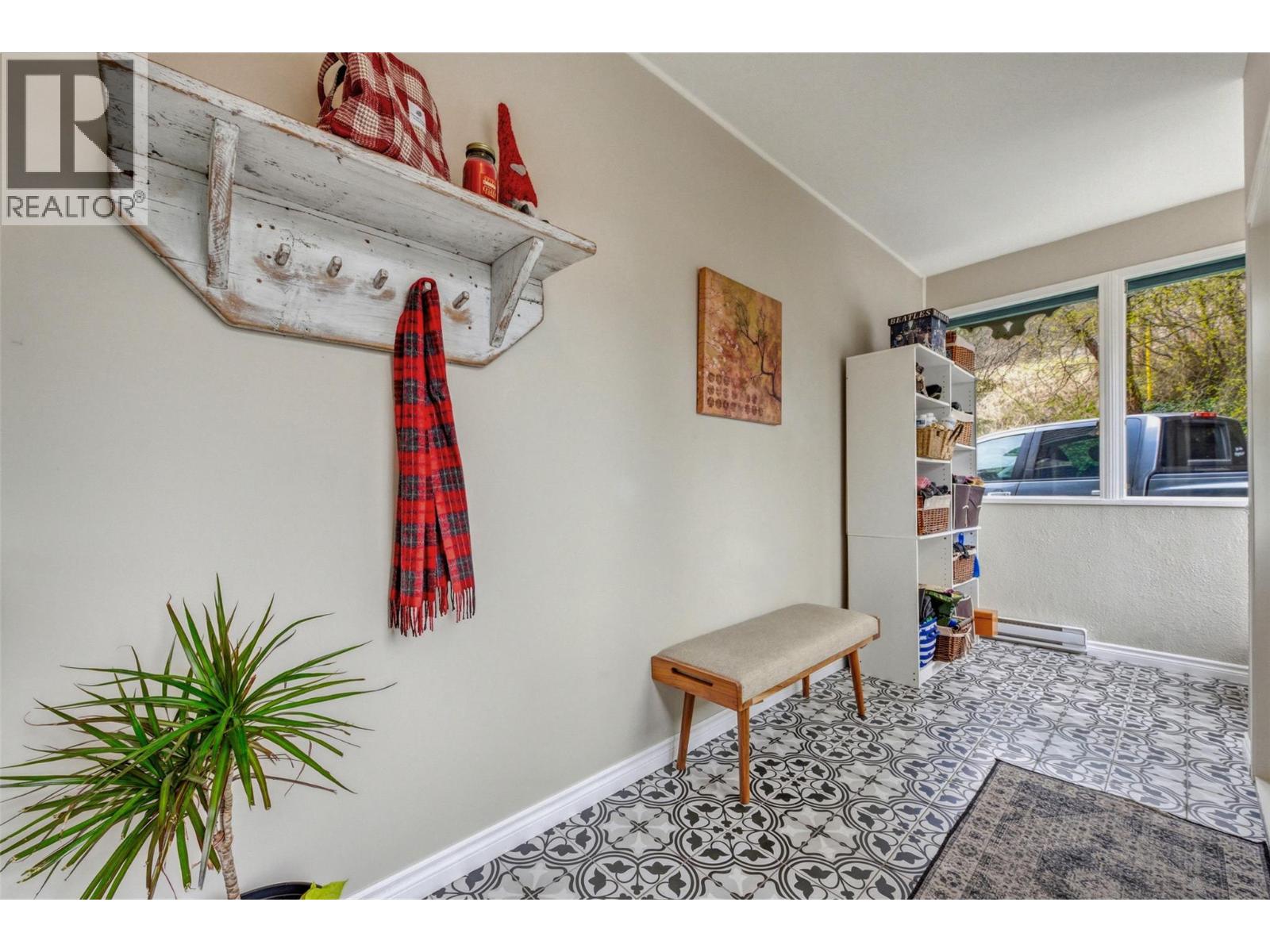 6926 Rugg Road, Vernon, British Columbia  V1B 3S9 - Photo 4 - 10382074