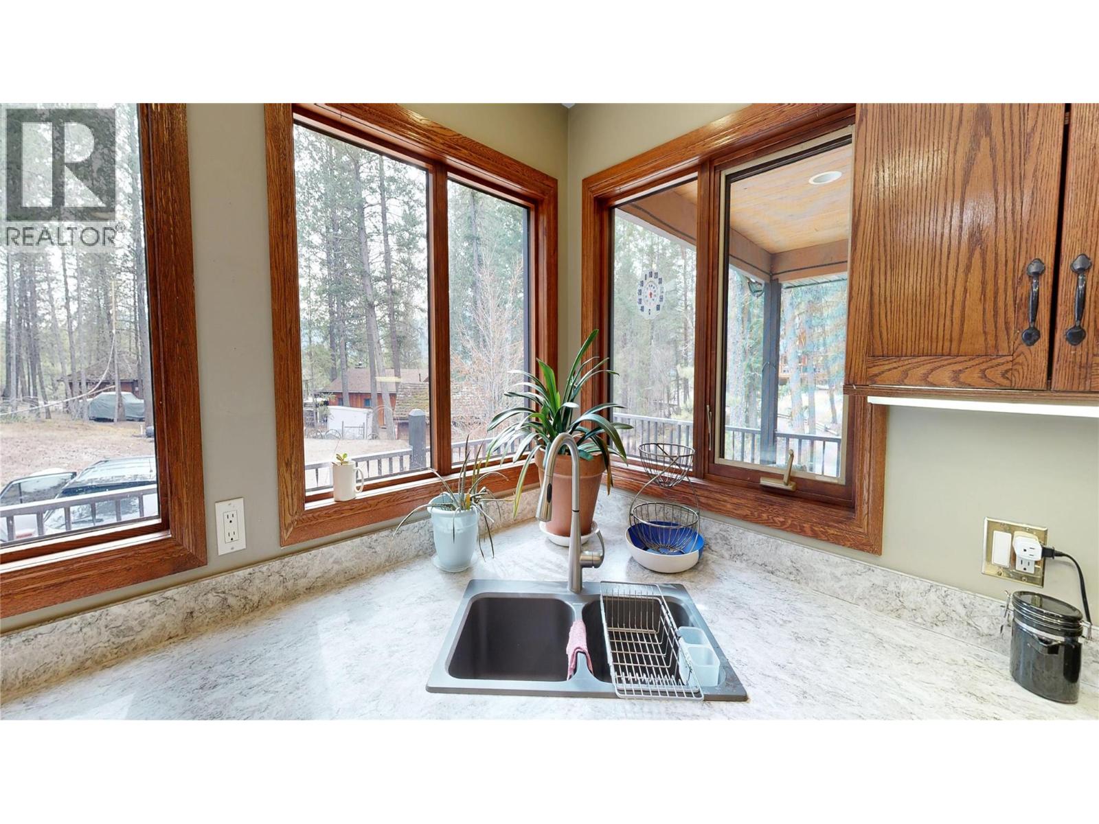 4406 Ashton Road, Spur Valley, British Columbia  V0A 1B0 - Photo 7 - 10381928