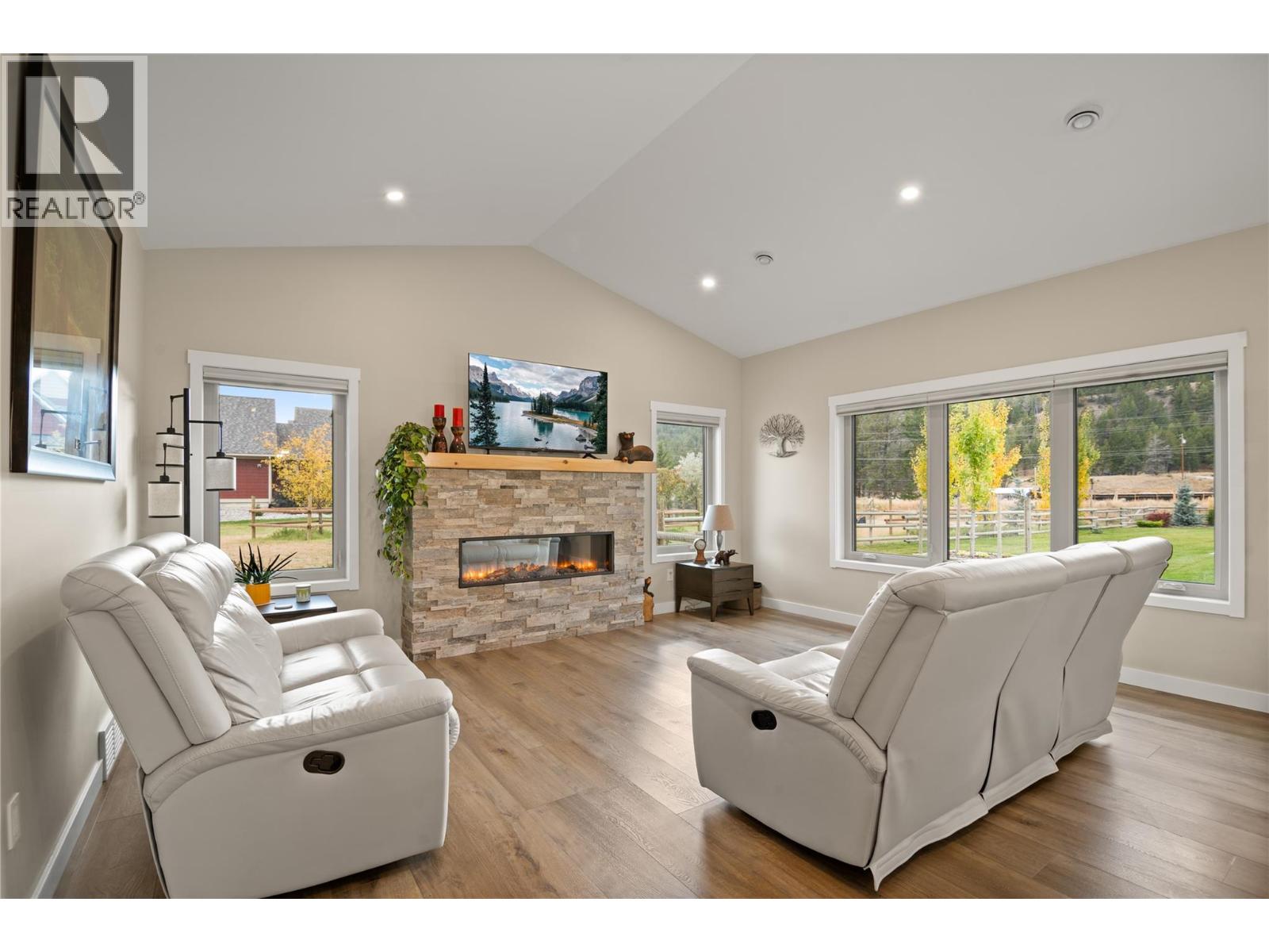 6909 Columbia Ridge Drive, Fairmont Hot Springs, British Columbia  V0B 1L2 - Photo 9 - 10382026