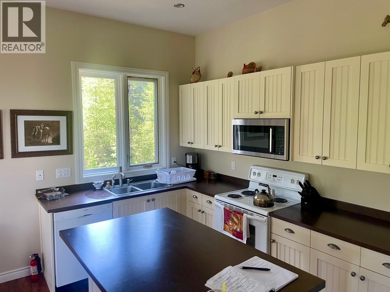 1475 Courtenay Brown Road, Rock Creek, British Columbia  V0H 1B0 - Photo 5 - 10382166