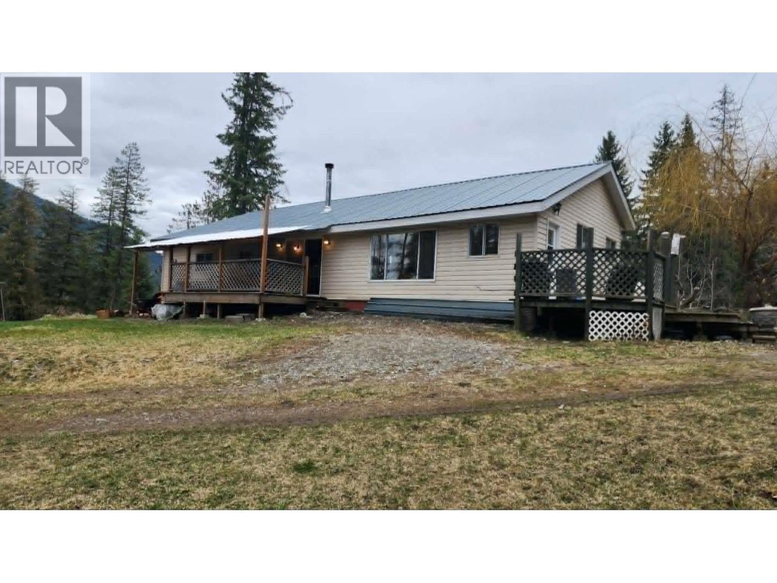 12 Specht Road, Cherryville, British Columbia  V0E 2G3 - Photo 1 - 10382145
