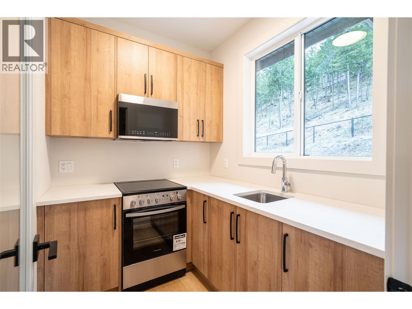 2079 Cortina Drive, Kelowna, British Columbia  V1P 0B2 - Photo 16 - 10381629