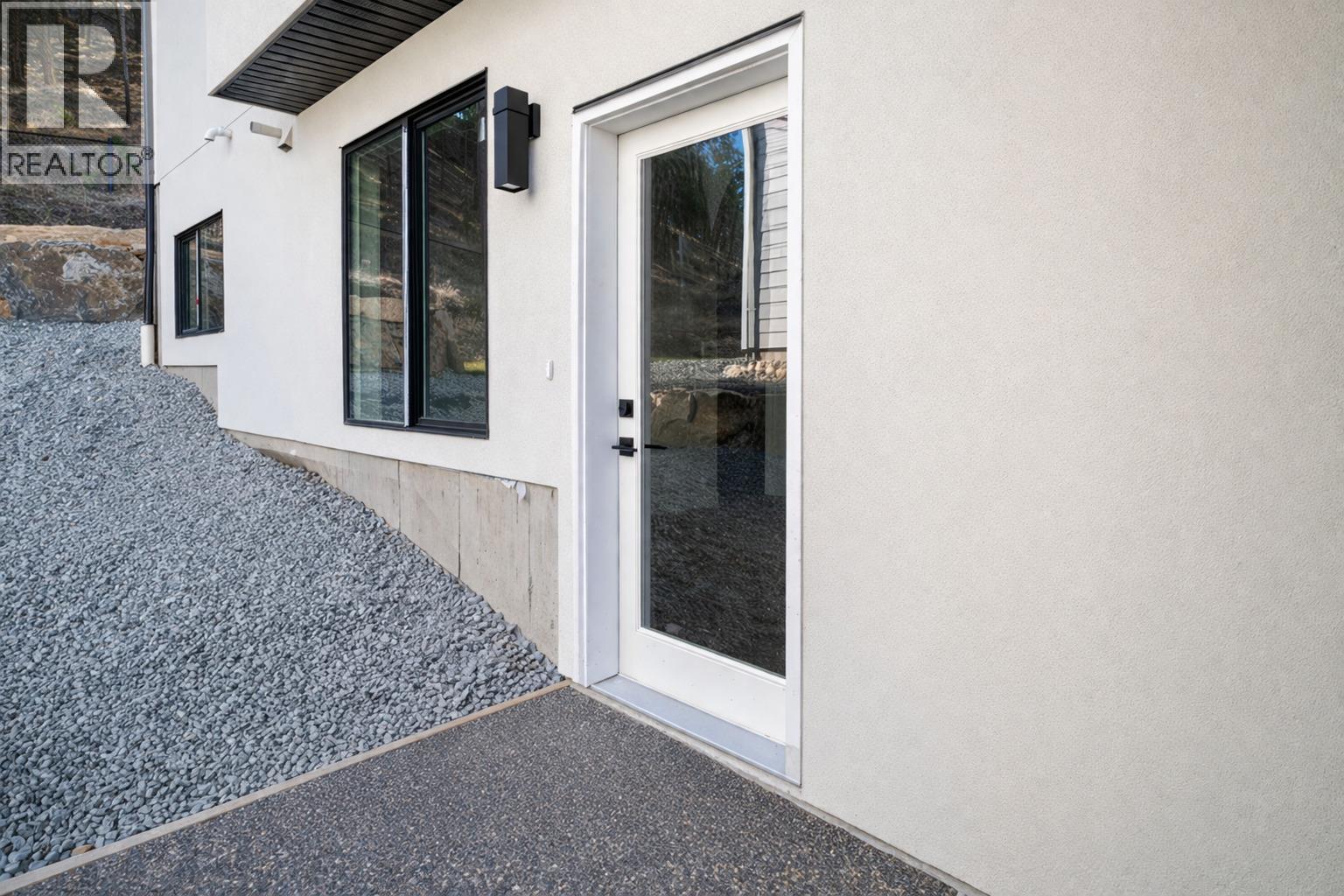 2079 Cortina Drive, Kelowna, British Columbia  V1P 0B2 - Photo 38 - 10381629