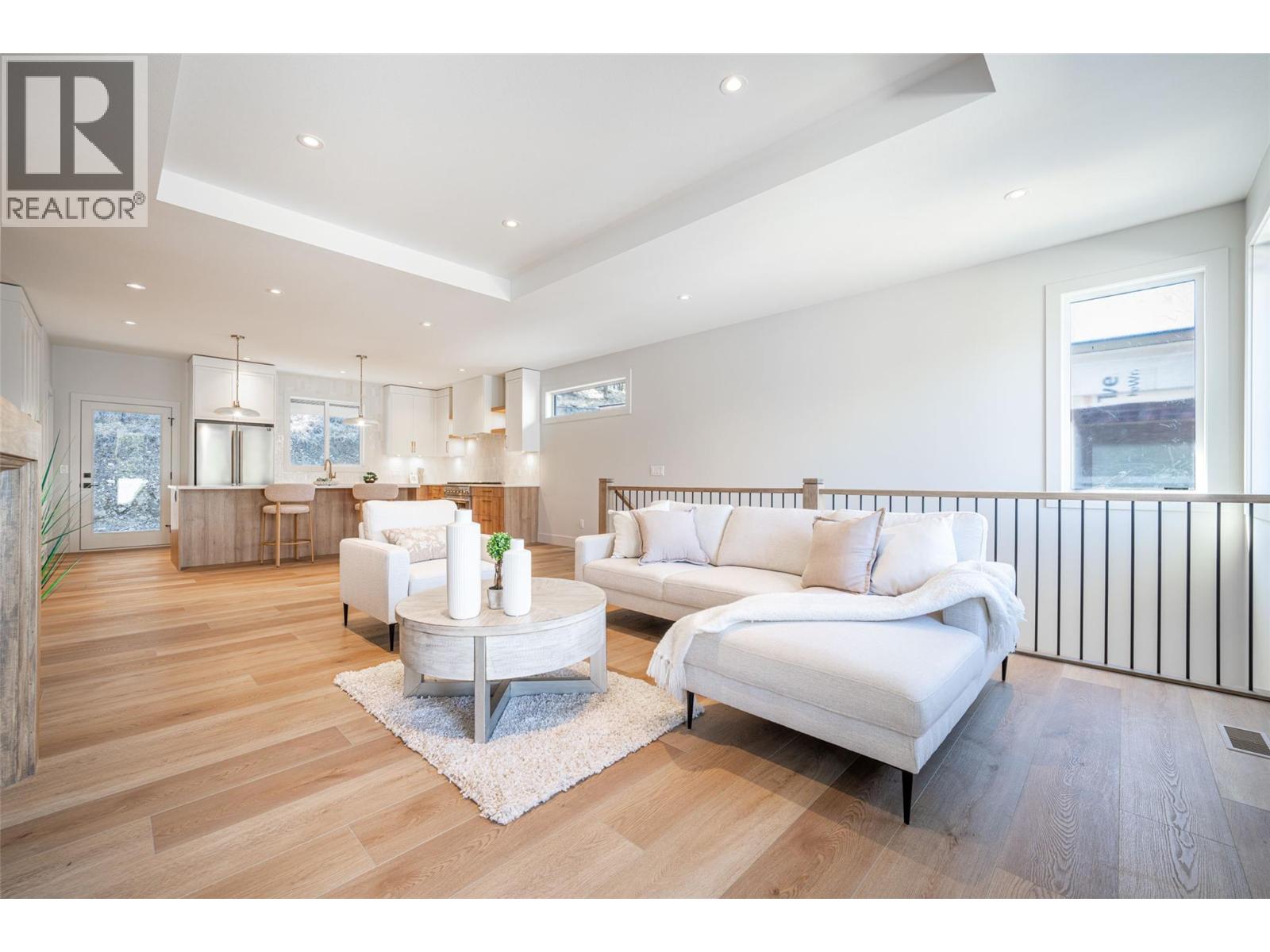 2079 Cortina Drive, Kelowna, British Columbia  V1P 0B2 - Photo 5 - 10381629