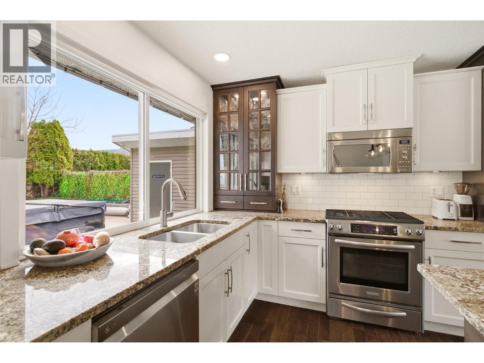 4337 Dunvegan Court, Kelowna, British Columbia  V1W 2L6 - Photo 14 - 10382135