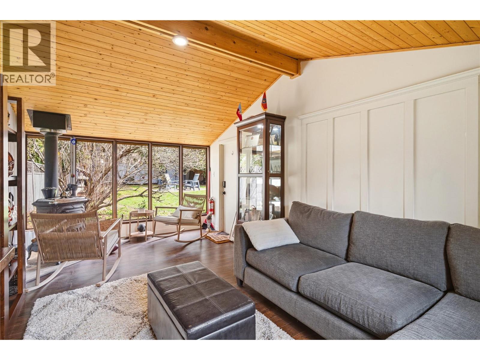 4337 Dunvegan Court, Kelowna, British Columbia  V1W 2L6 - Photo 32 - 10382135