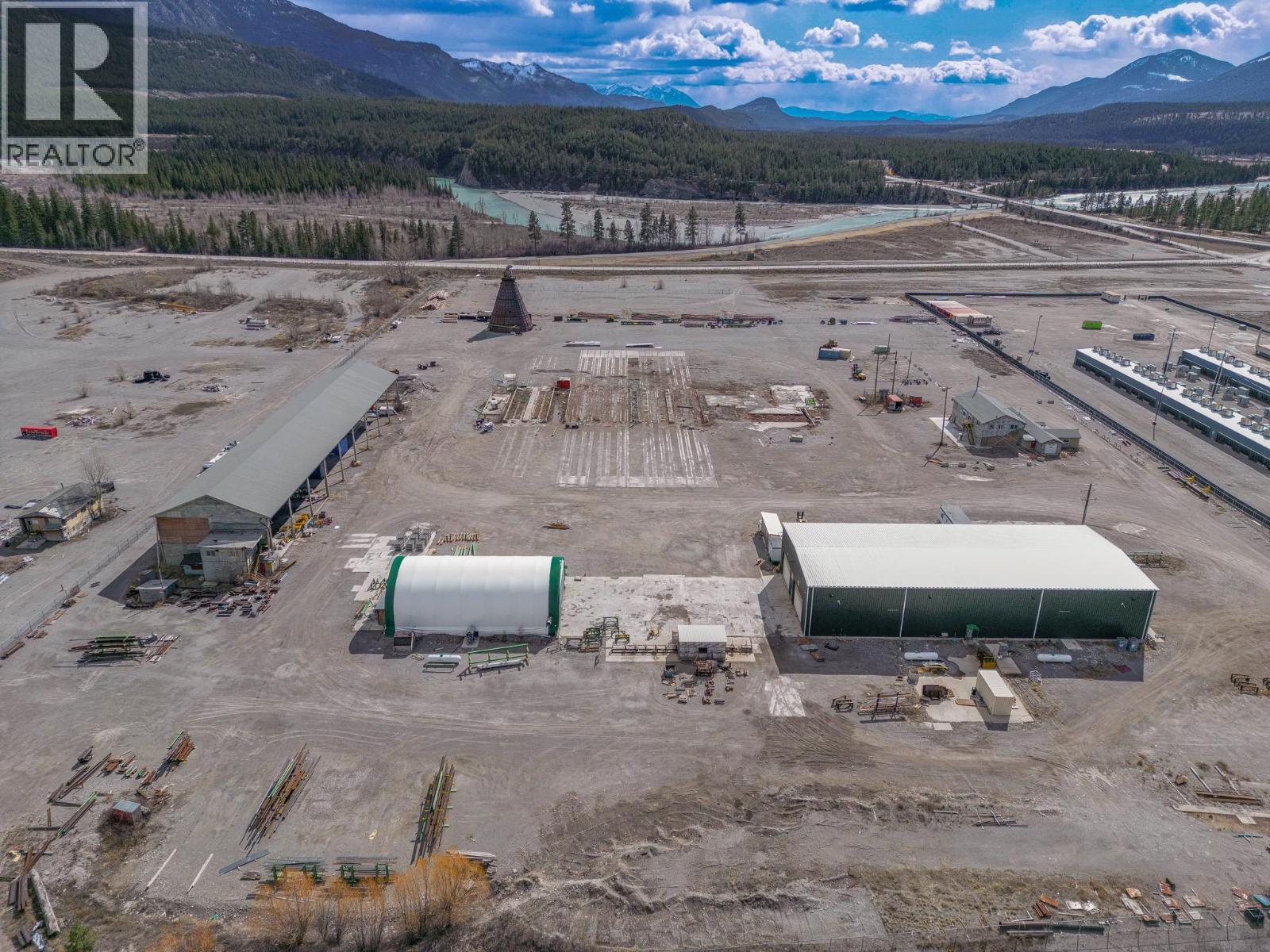 9100 Grainger Road, Canal Flats, British Columbia  V0B 1B0 - Photo 2 - 10382233