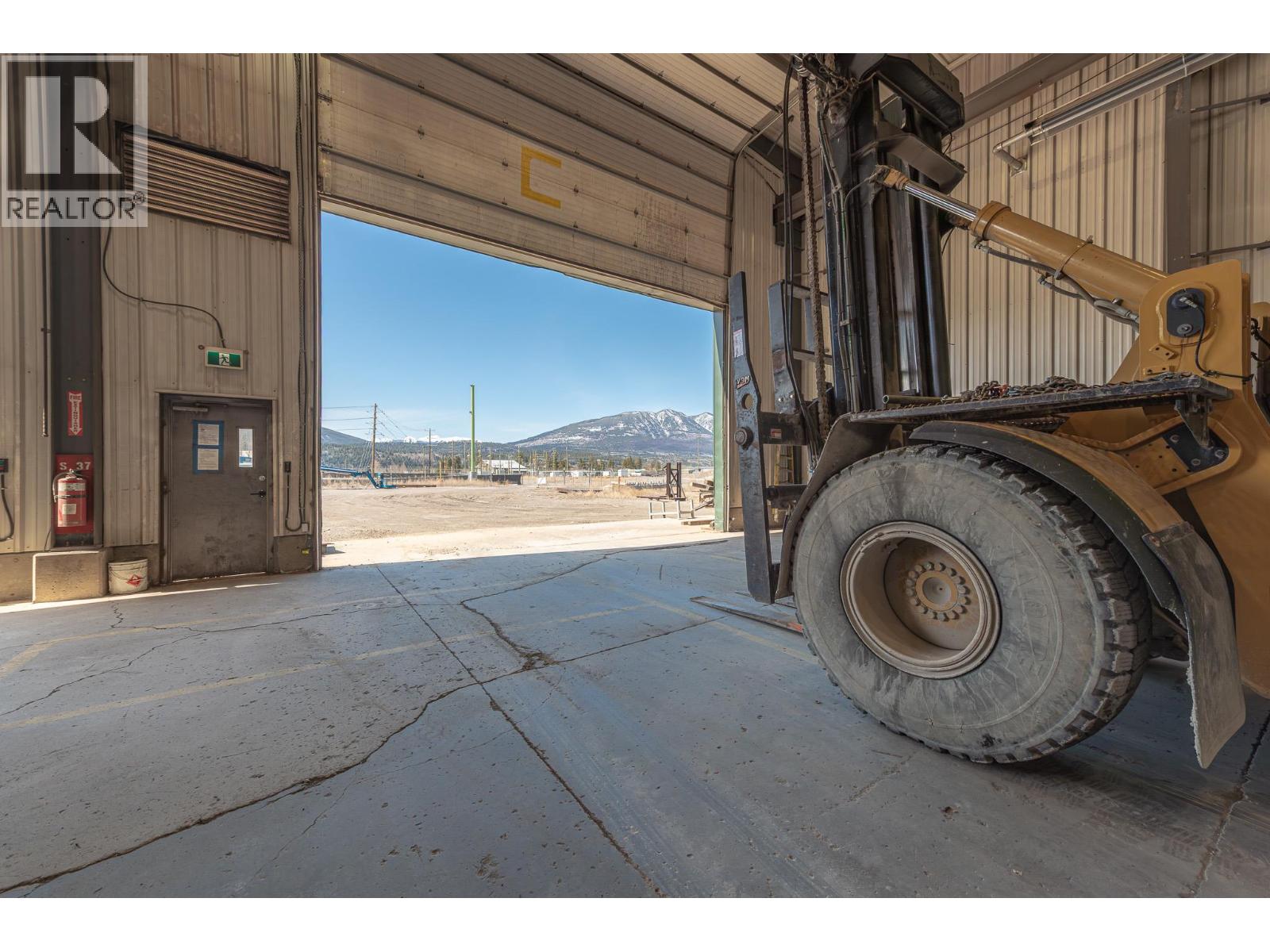 9100 Grainger Road, Canal Flats, British Columbia  V0B 1B0 - Photo 39 - 10382233