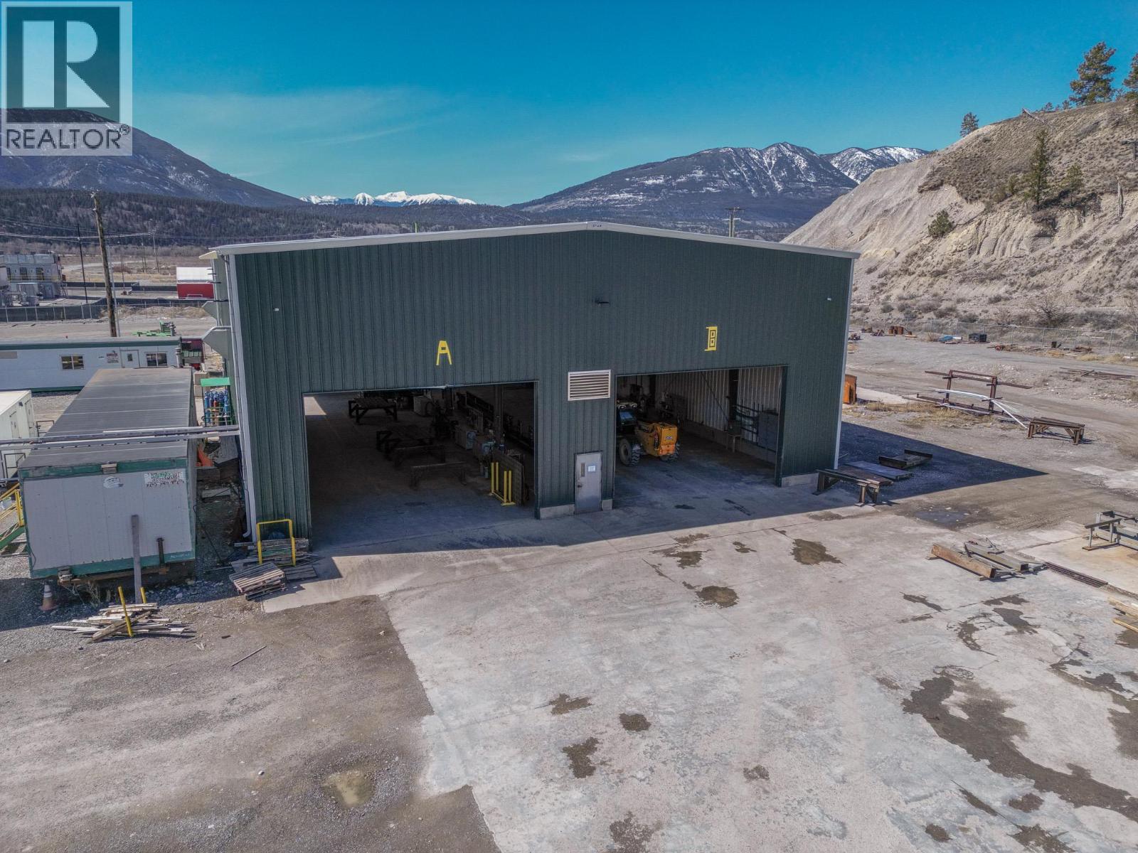 9100 Grainger Road, Canal Flats, British Columbia  V0B 1B0 - Photo 4 - 10382233