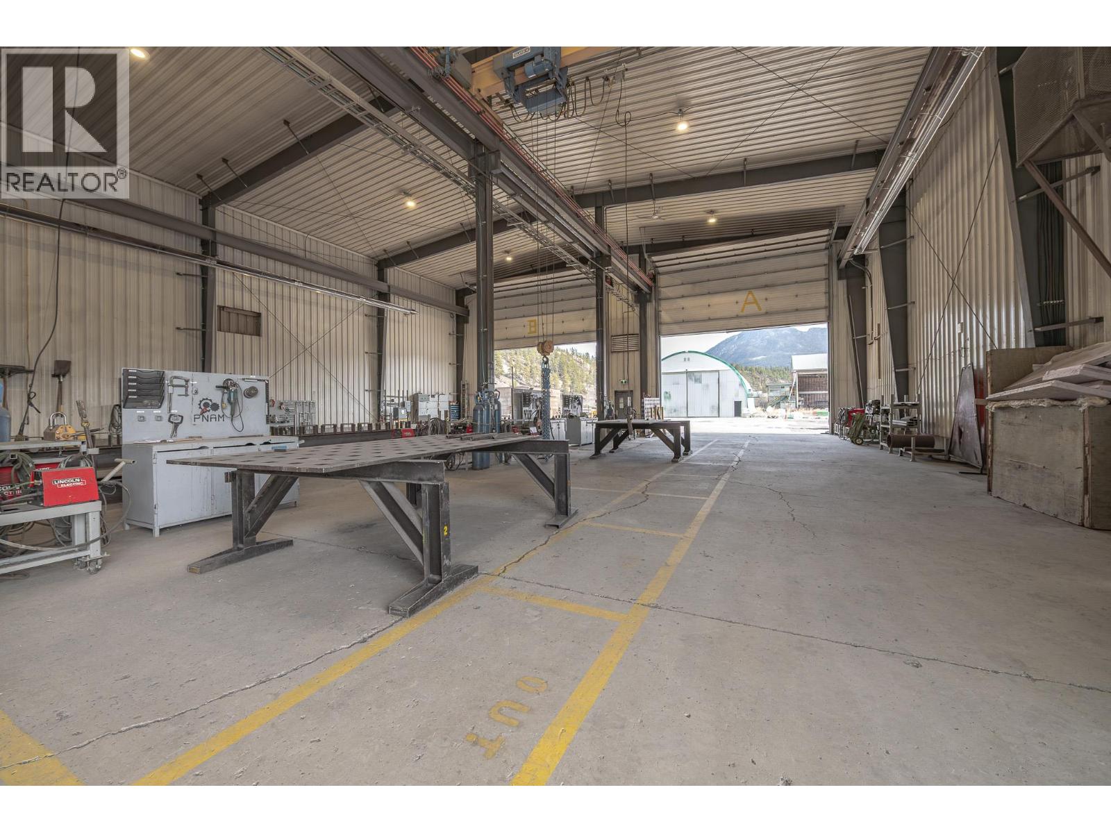 9100 Grainger Road, Canal Flats, British Columbia  V0B 1B0 - Photo 9 - 10382233