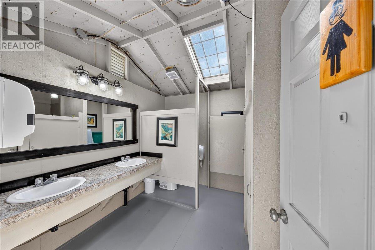 1474 93 95 Highway, Windermere, British Columbia  V0B 2L1 - Photo 41 - 10382216