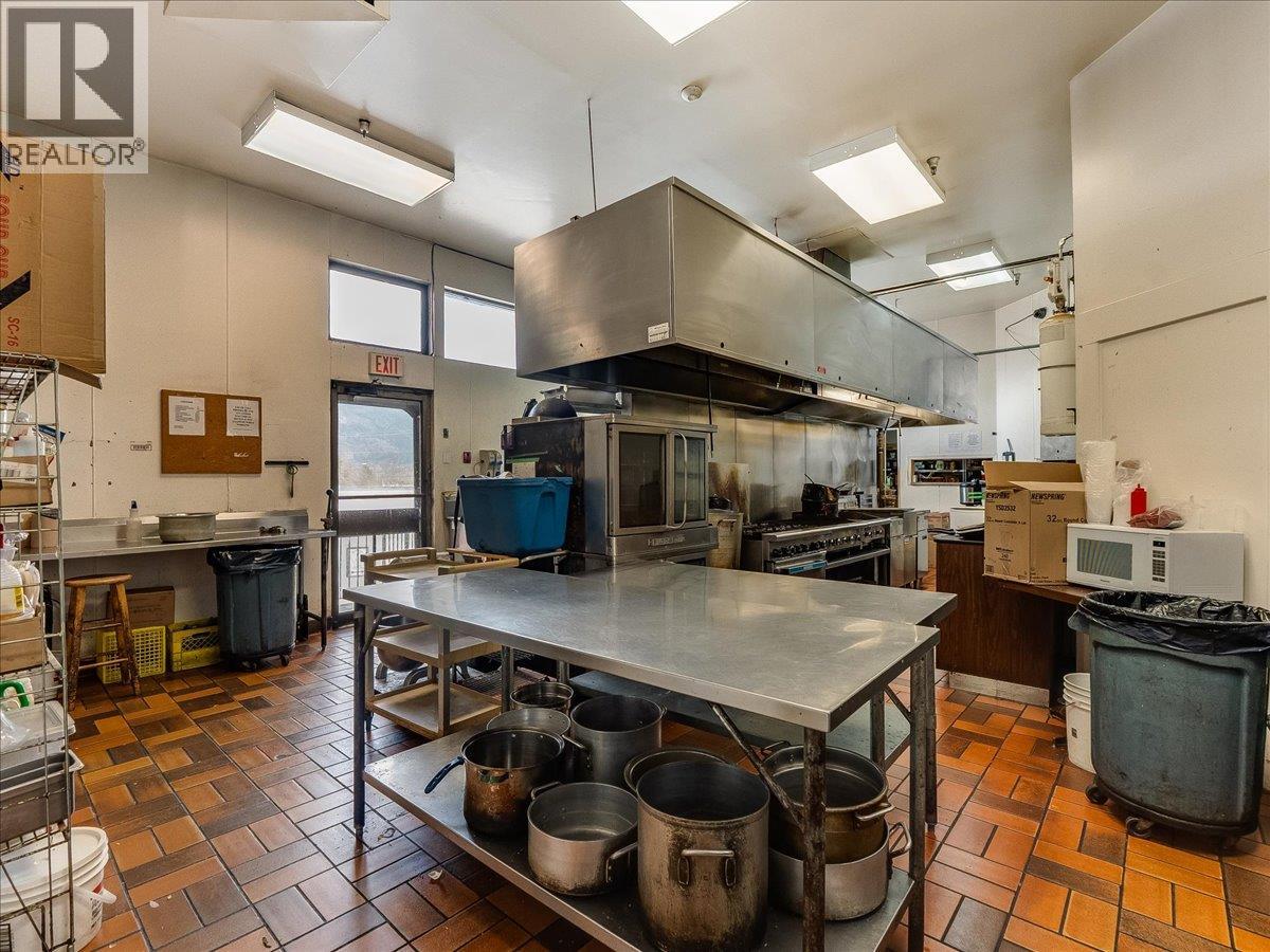 1810 8th Avenue Unit# 2, Castlegar, British Columbia  V1N 2Y2 - Photo 31 - 10380667