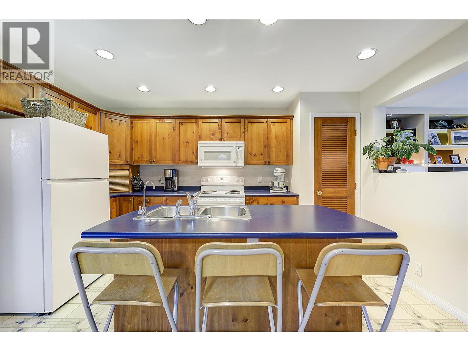 5280 Allenby Lane, Kelowna, British Columbia  V1W 4T8 - Photo 10 - 10382268