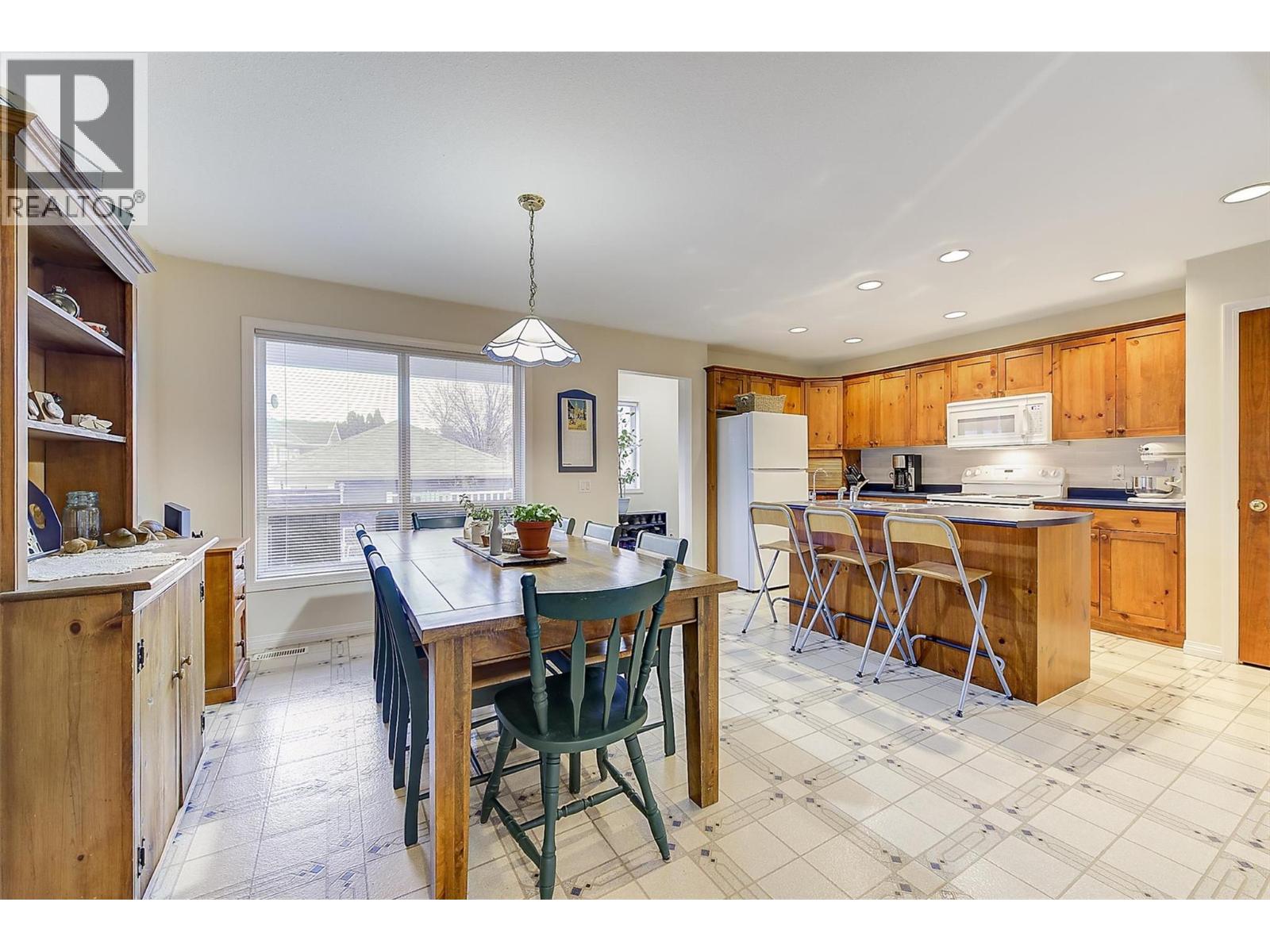 5280 Allenby Lane, Kelowna, British Columbia  V1W 4T8 - Photo 6 - 10382268