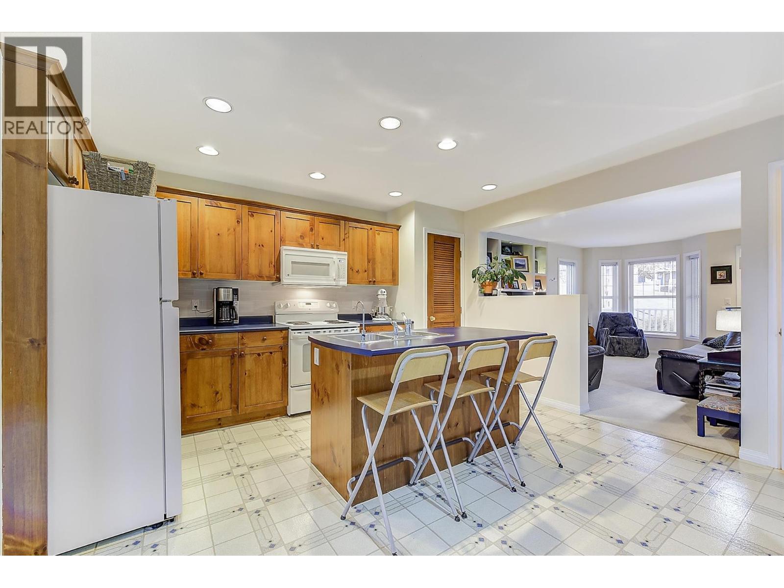 5280 Allenby Lane, Kelowna, British Columbia  V1W 4T8 - Photo 7 - 10382268