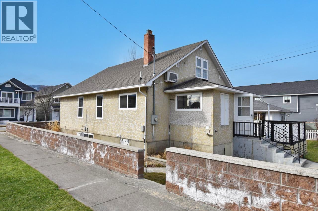 498 Braid Street, Penticton, British Columbia  V2A 4Y2 - Photo 2 - 10382050