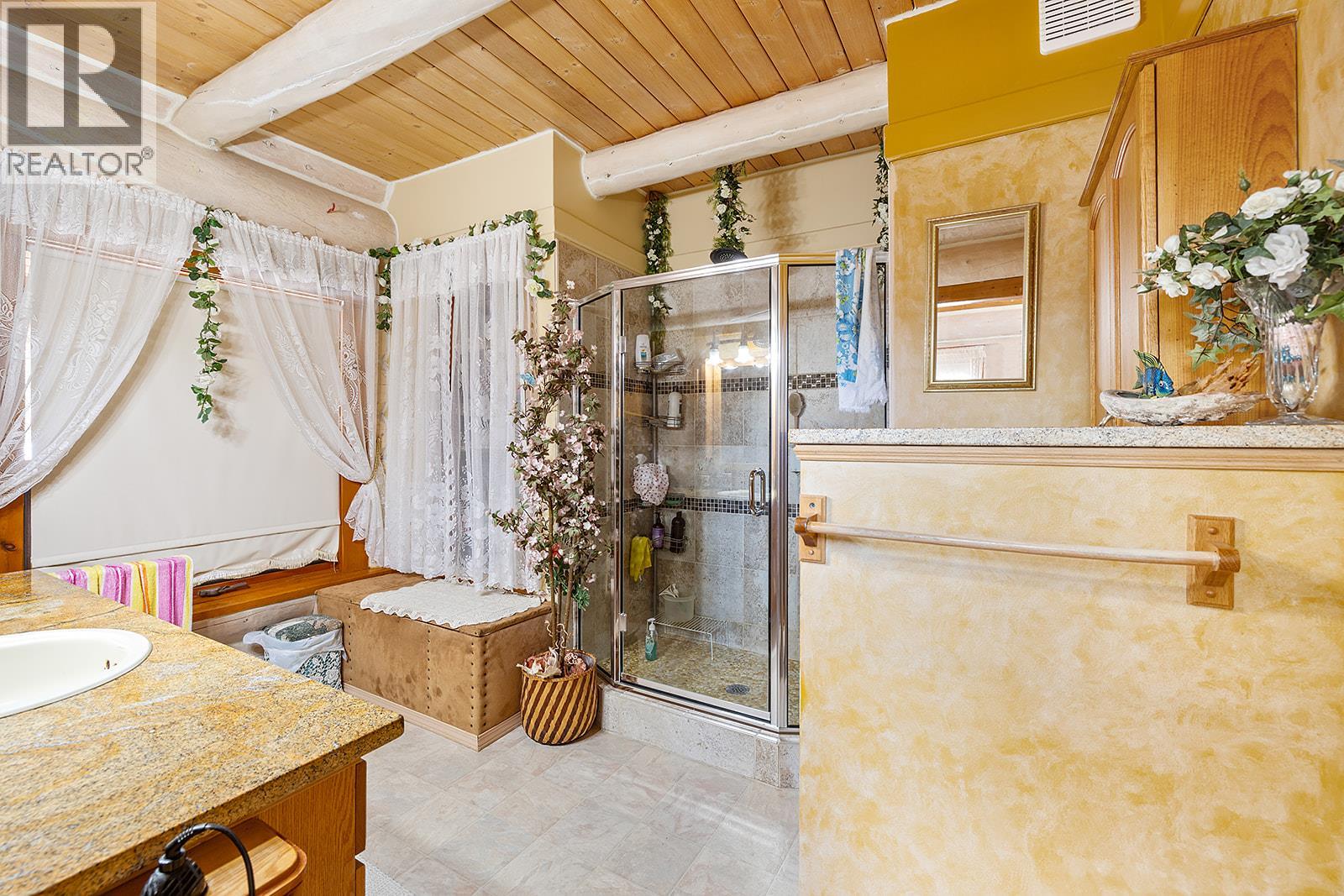 1958 Rykerts Road, Lister, British Columbia  V0B 1G2 - Photo 16 - 10381639