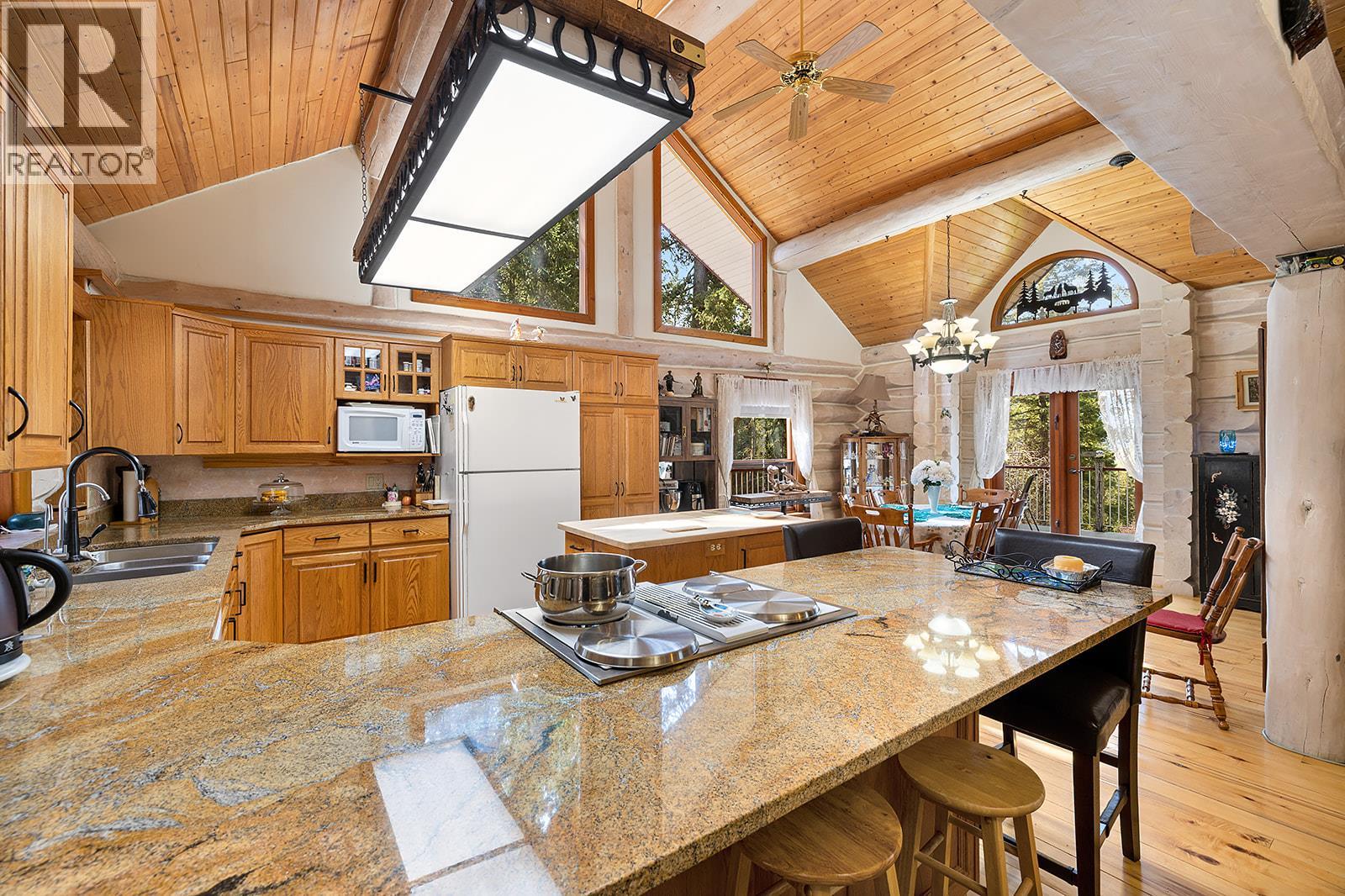 1958 Rykerts Road, Lister, British Columbia  V0B 1G2 - Photo 5 - 10381639