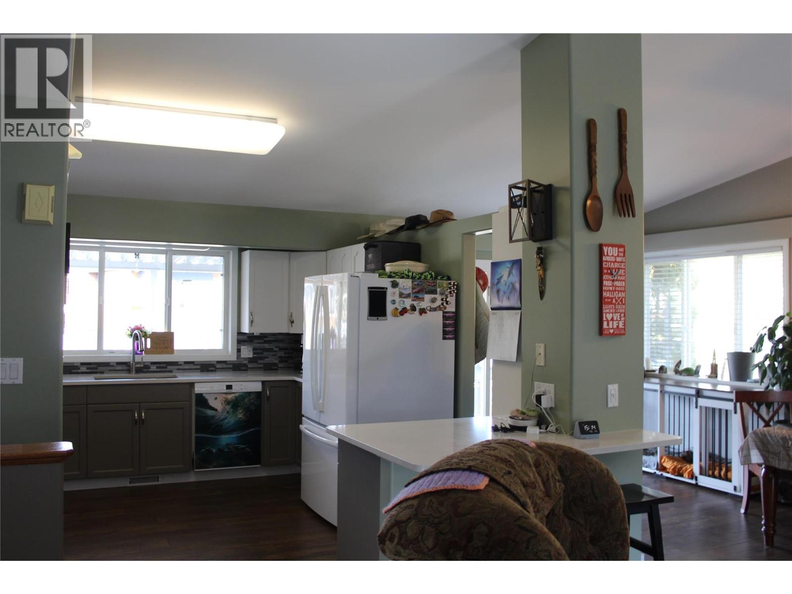 1021 12 Avenue Se, Salmon Arm, British Columbia  V1E 2C8 - Photo 11 - 10382208