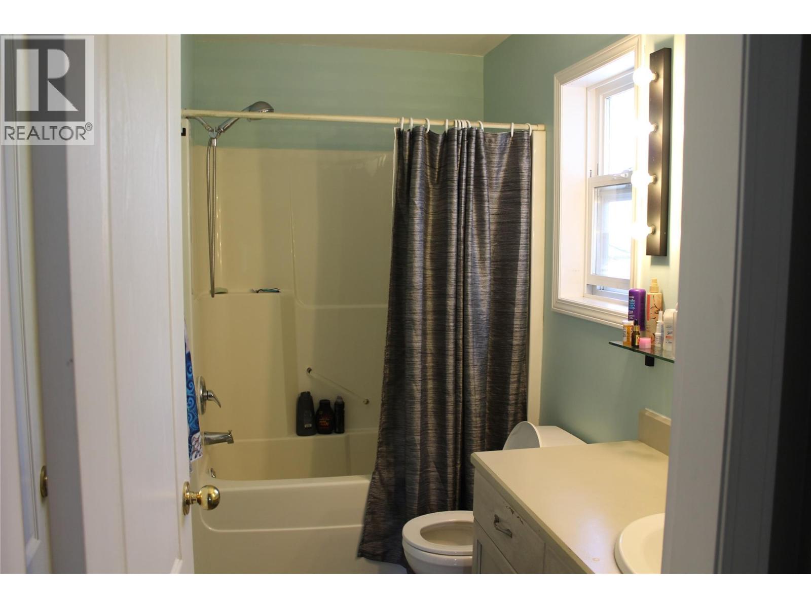 1021 12 Avenue Se, Salmon Arm, British Columbia  V1E 2C8 - Photo 16 - 10382208