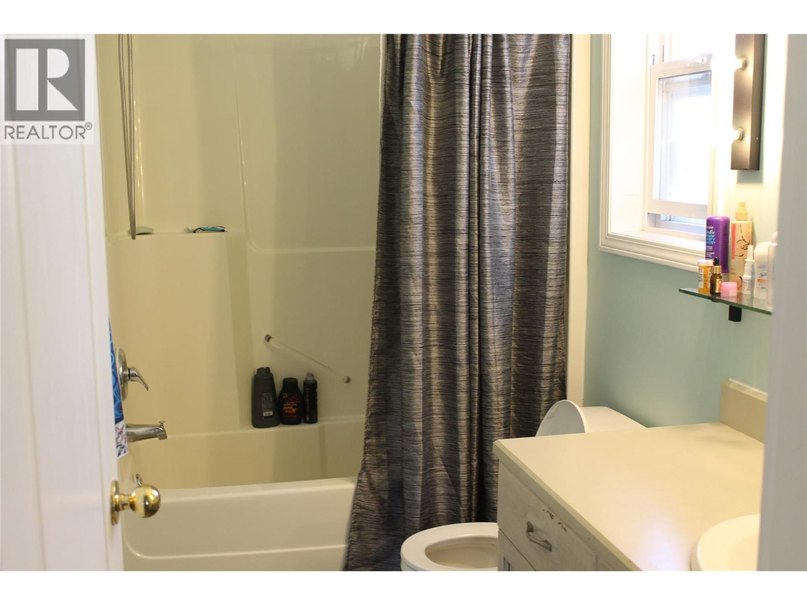 1021 12 Avenue Se, Salmon Arm, British Columbia  V1E 2C8 - Photo 17 - 10382208