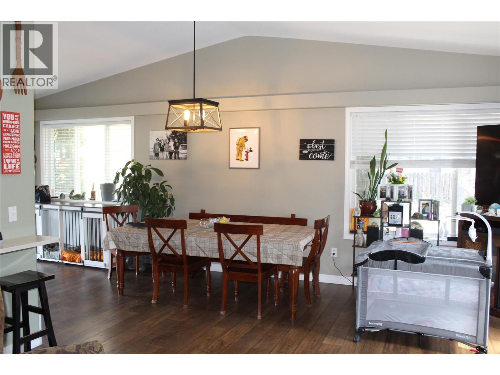 1021 12 Avenue Se, Salmon Arm, British Columbia  V1E 2C8 - Photo 5 - 10382208