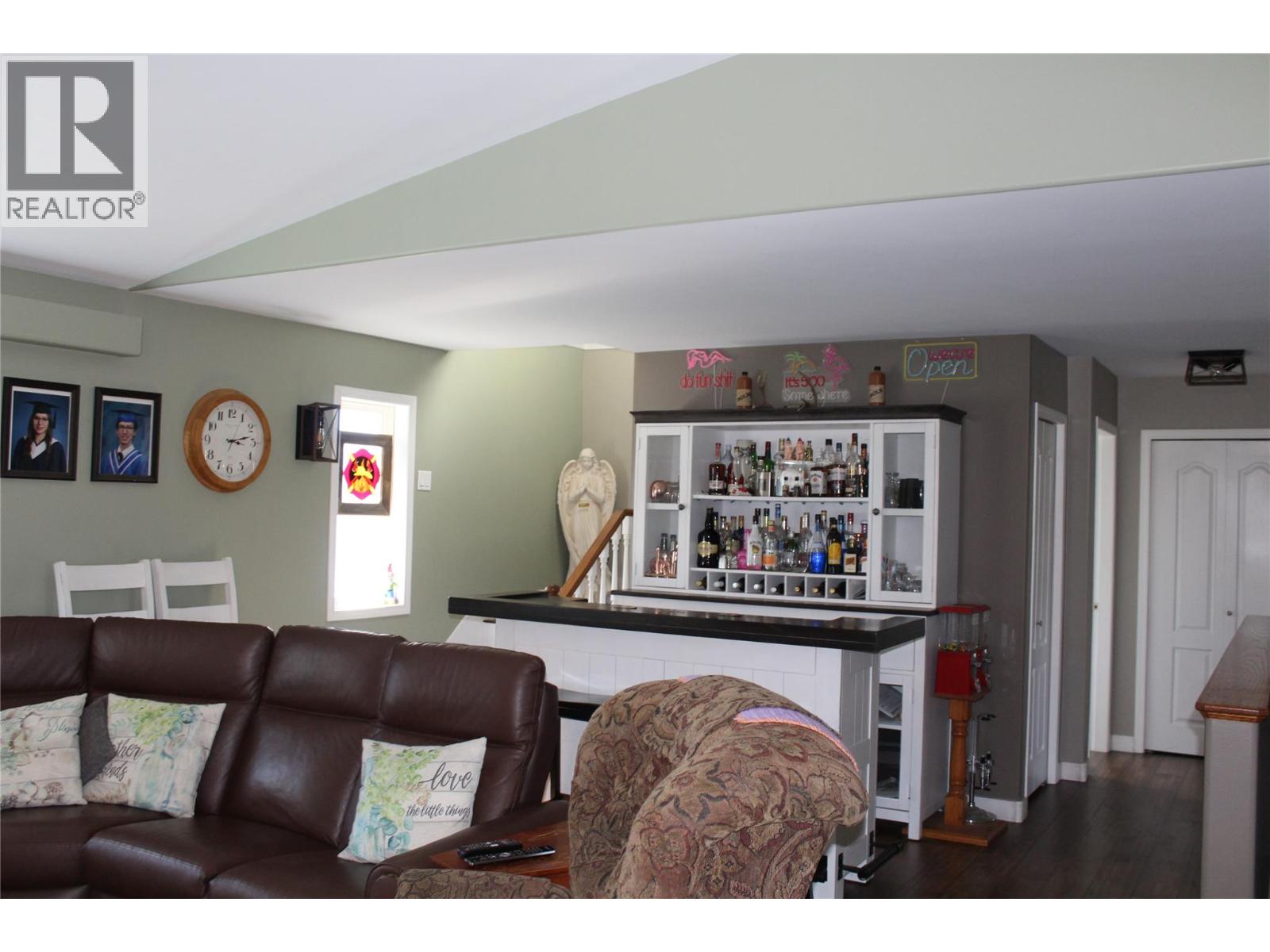 1021 12 Avenue Se, Salmon Arm, British Columbia  V1E 2C8 - Photo 6 - 10382208