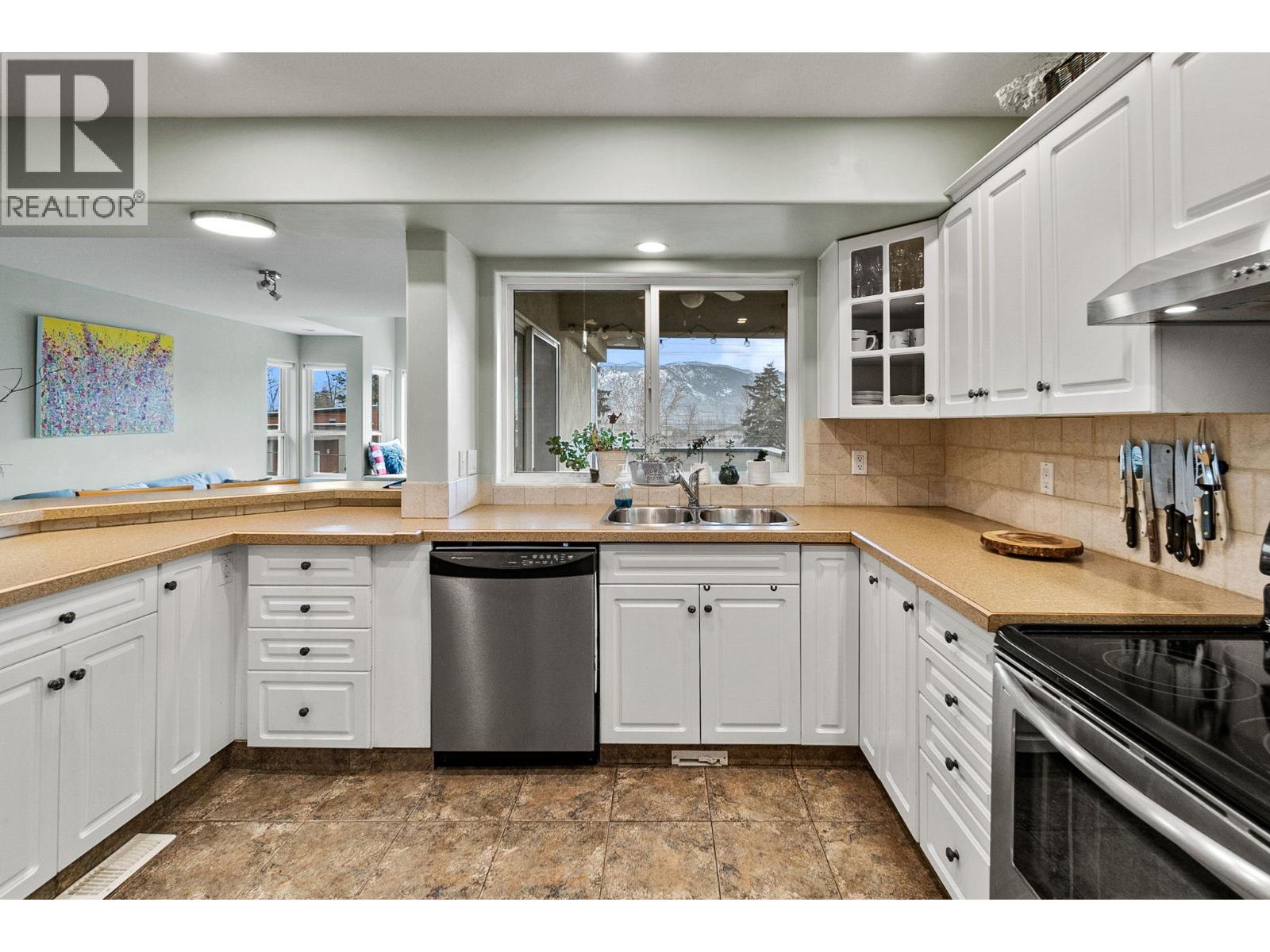 712 Creekside Road, Penticton, British Columbia  V2A 2C4 - Photo 11 - 10382150