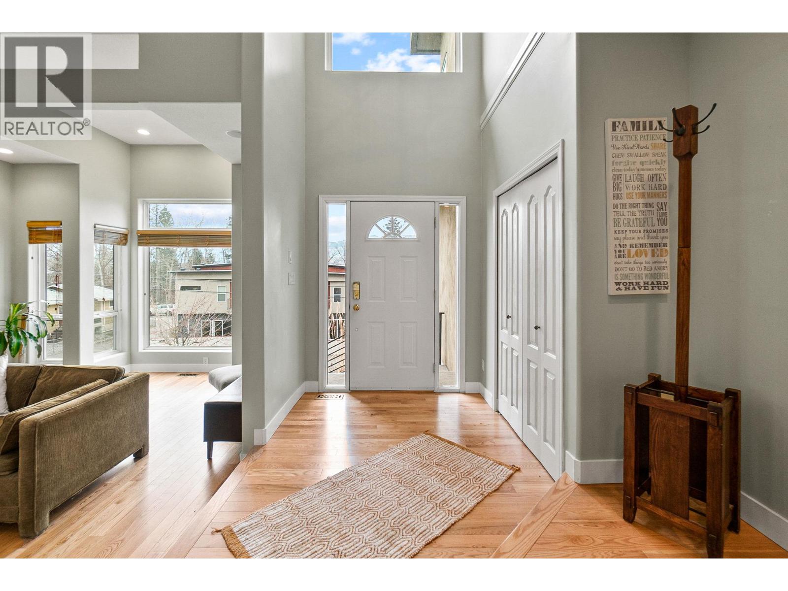 712 Creekside Road, Penticton, British Columbia  V2A 2C4 - Photo 2 - 10382150