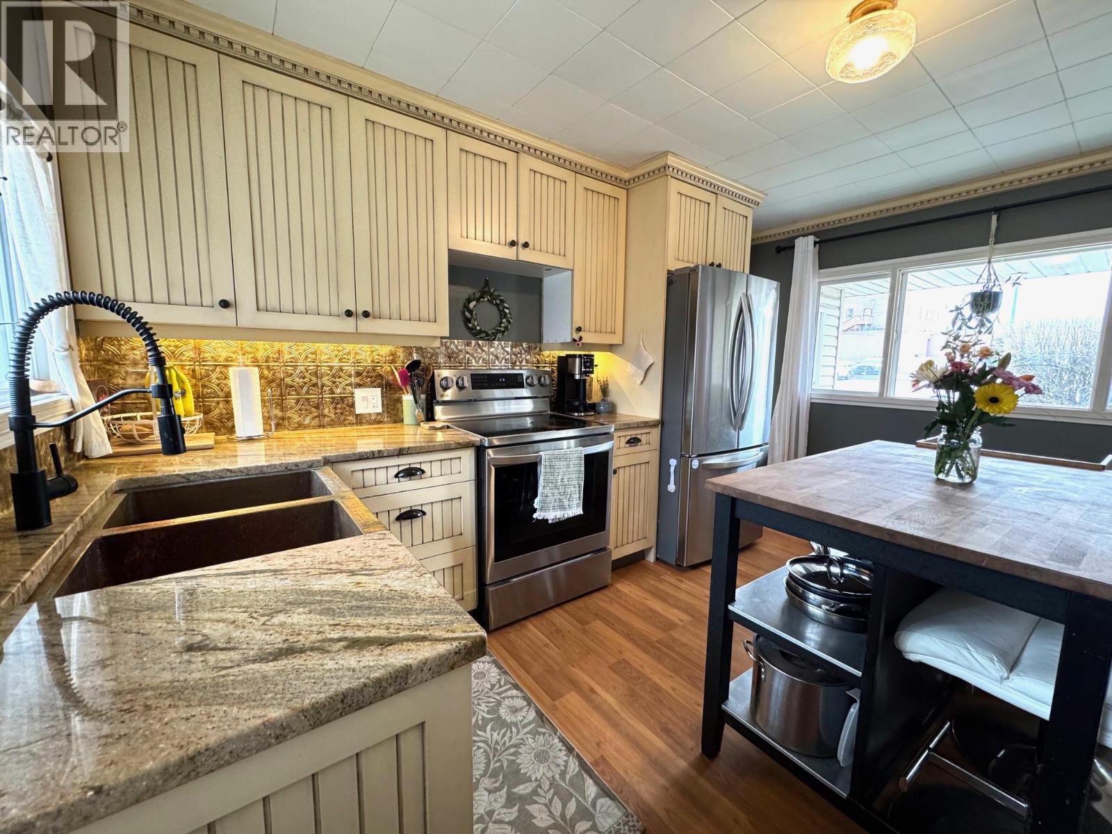 1963 Granite Avenue, Merritt, British Columbia  V1K 1B8 - Photo 2 - 10382056