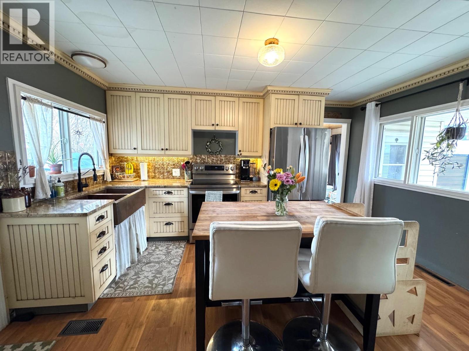 1963 Granite Avenue, Merritt, British Columbia  V1K 1B8 - Photo 3 - 10382056