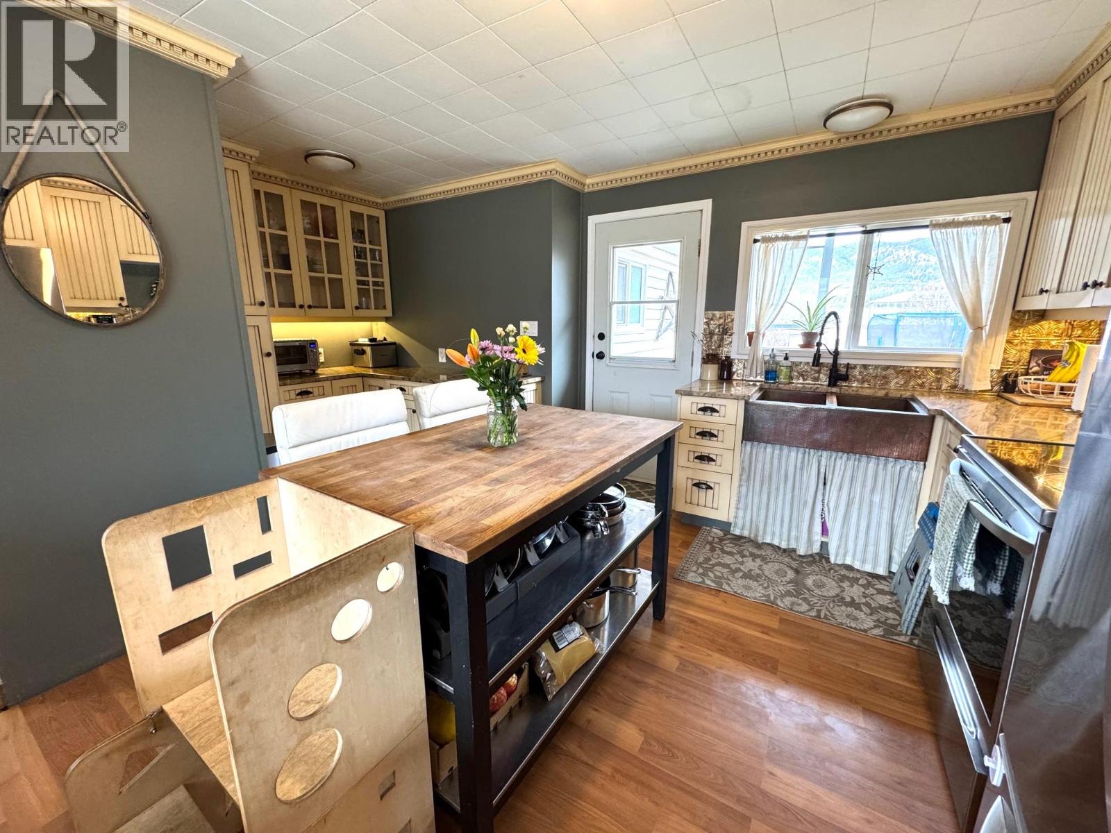 1963 Granite Avenue, Merritt, British Columbia  V1K 1B8 - Photo 5 - 10382056