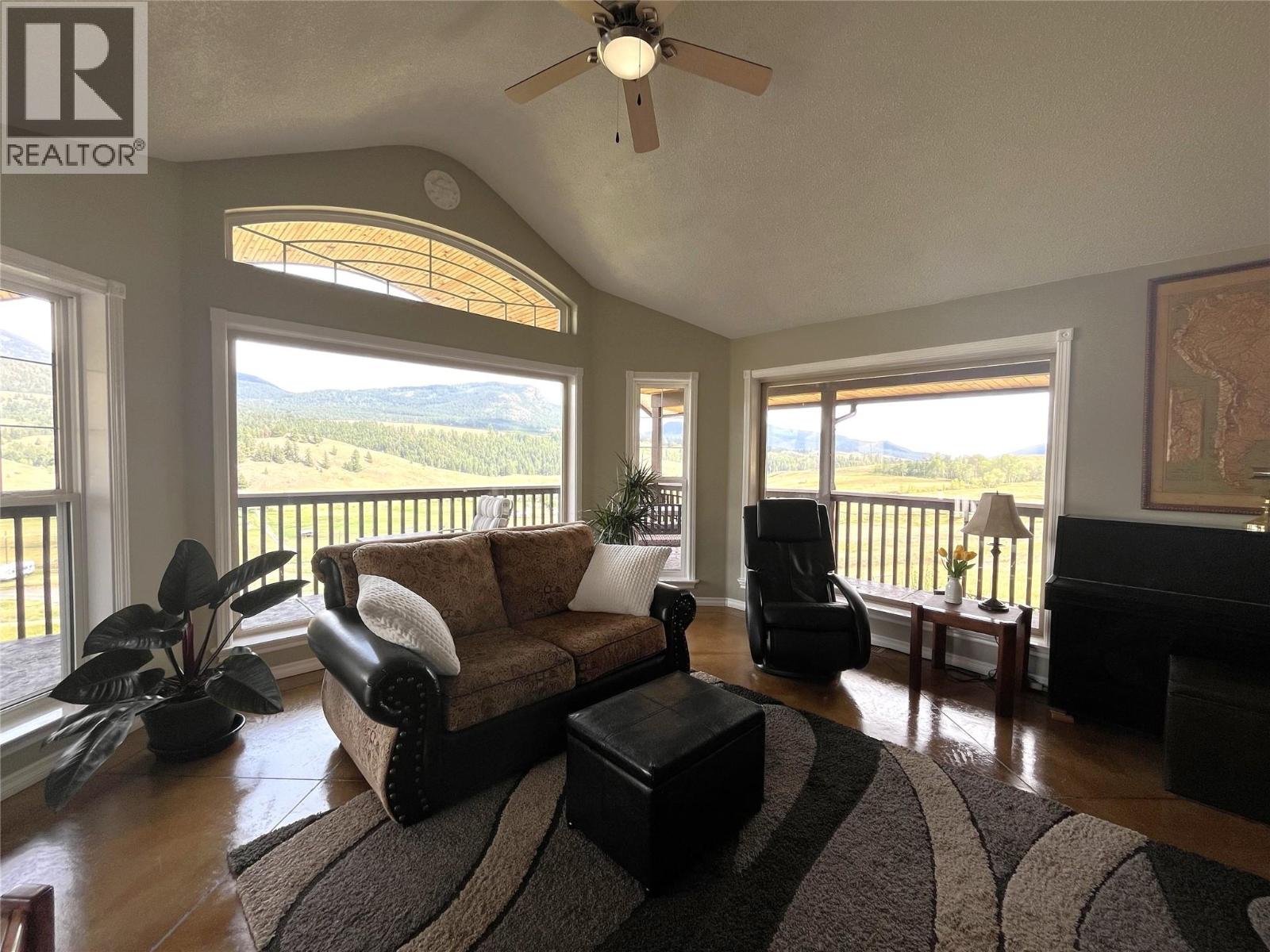 4425 Strawberry Heights Road, Kamloops, British Columbia  V2H 6C2 - Photo 12 - 10382313