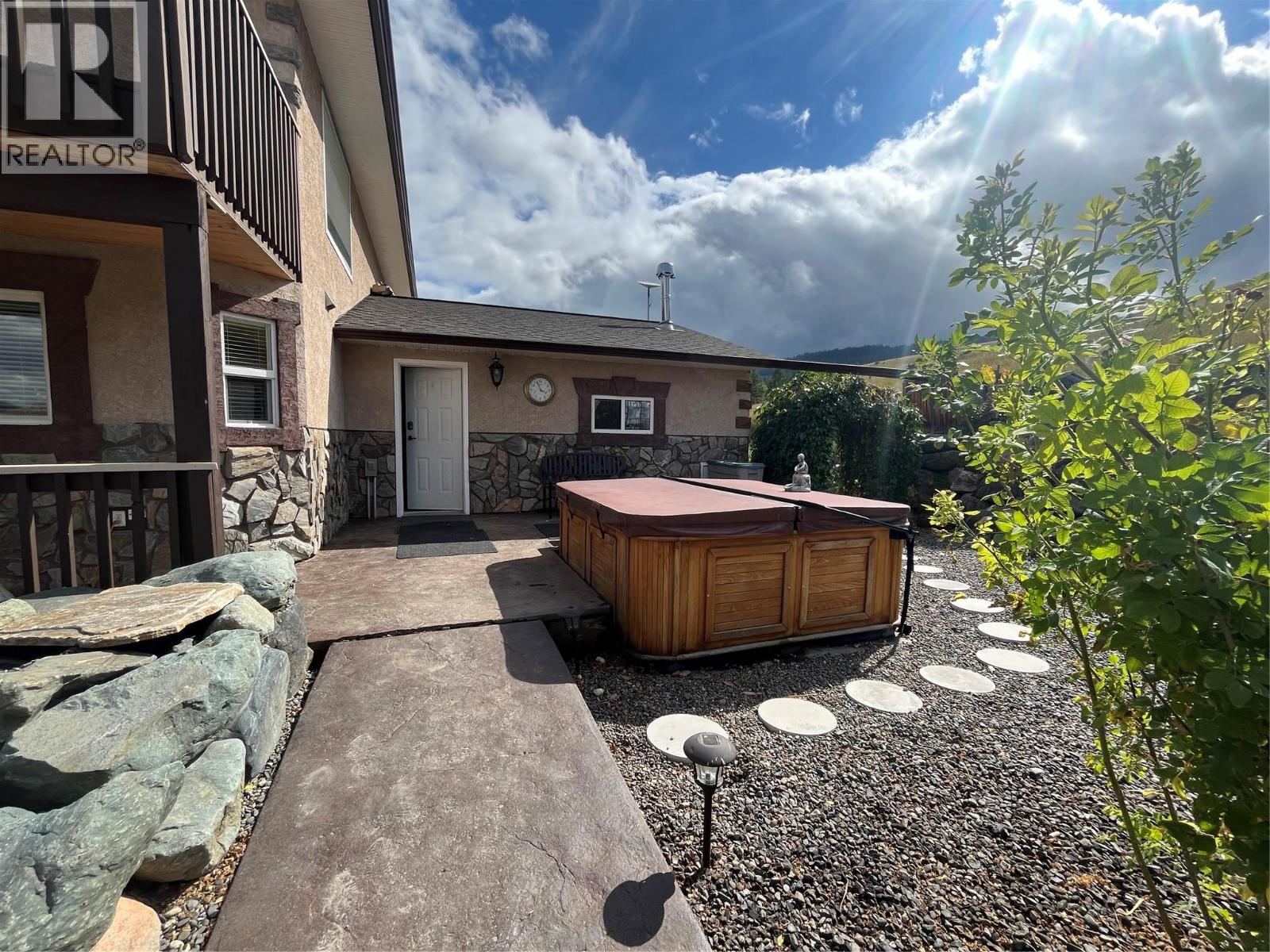 4425 Strawberry Heights Road, Kamloops, British Columbia  V2H 6C2 - Photo 9 - 10382313