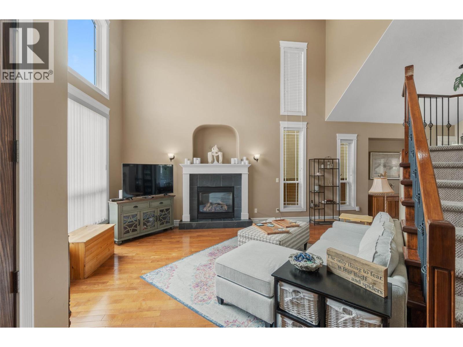 866 Arlington Court, Kamloops, British Columbia  V2B 8T4 - Photo 2 - 10380824