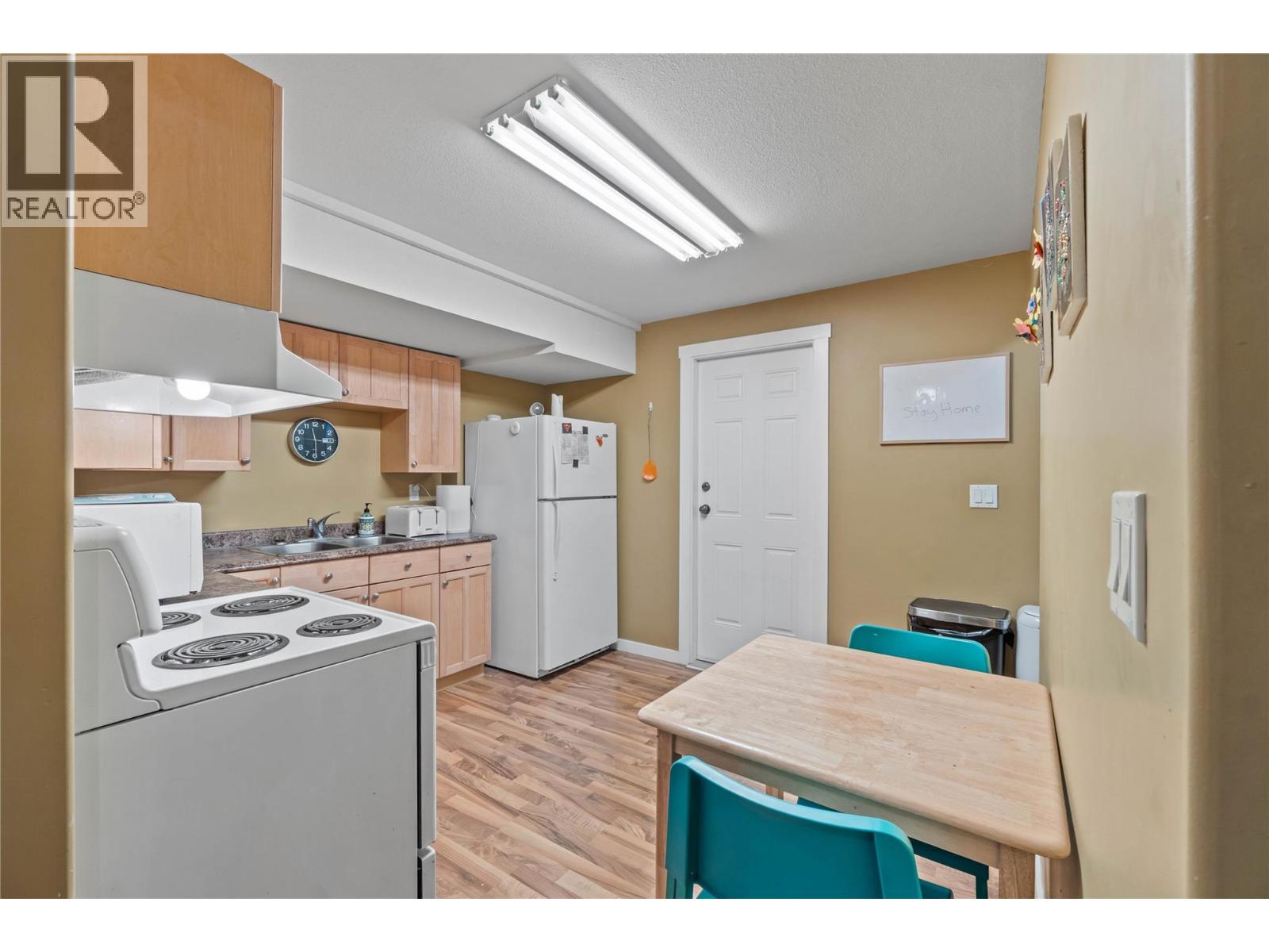 866 Arlington Court, Kamloops, British Columbia  V2B 8T4 - Photo 33 - 10380824