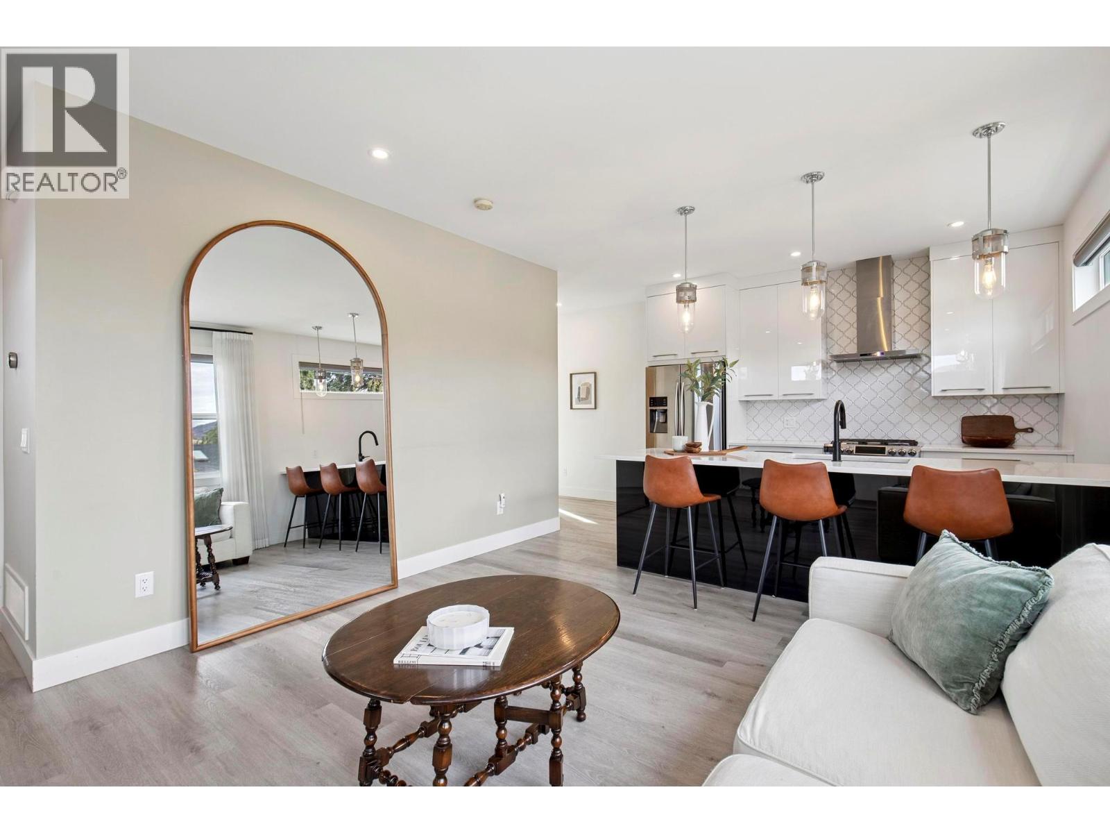 966 Fuller Avenue, Kelowna, British Columbia  V1Y 6X4 - Photo 3 - 10382312