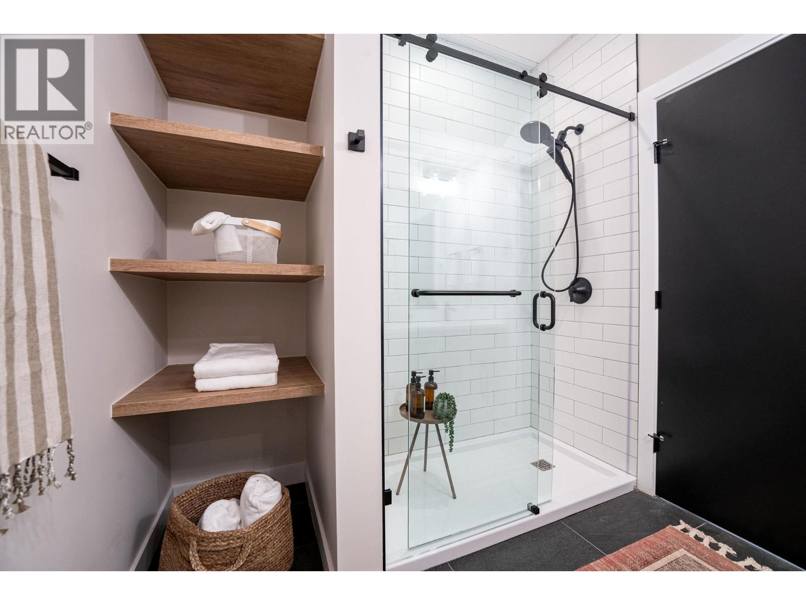 1212 Douglas Street, Revelstoke, British Columbia  V0E 2S0 - Photo 24 - 10382130