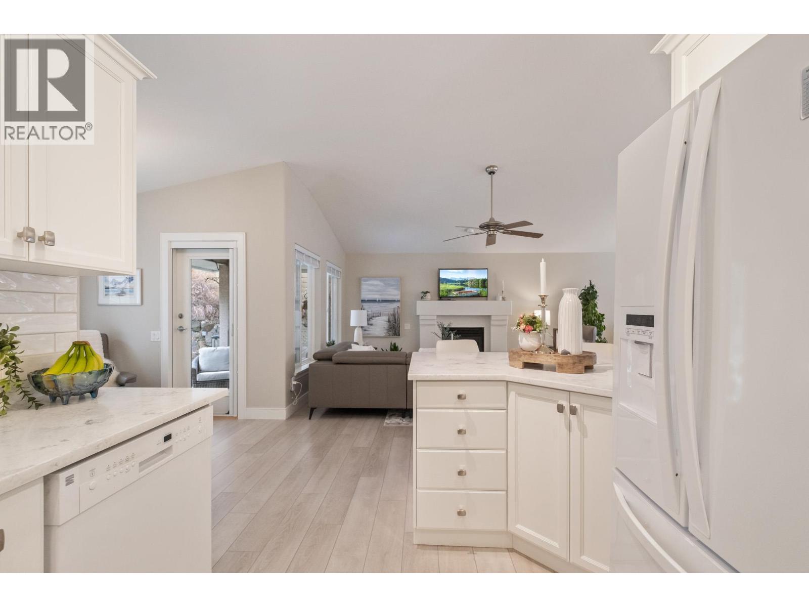 393 Rio Drive S, Kelowna, British Columbia  V1V 2L2 - Photo 11 - 10381766