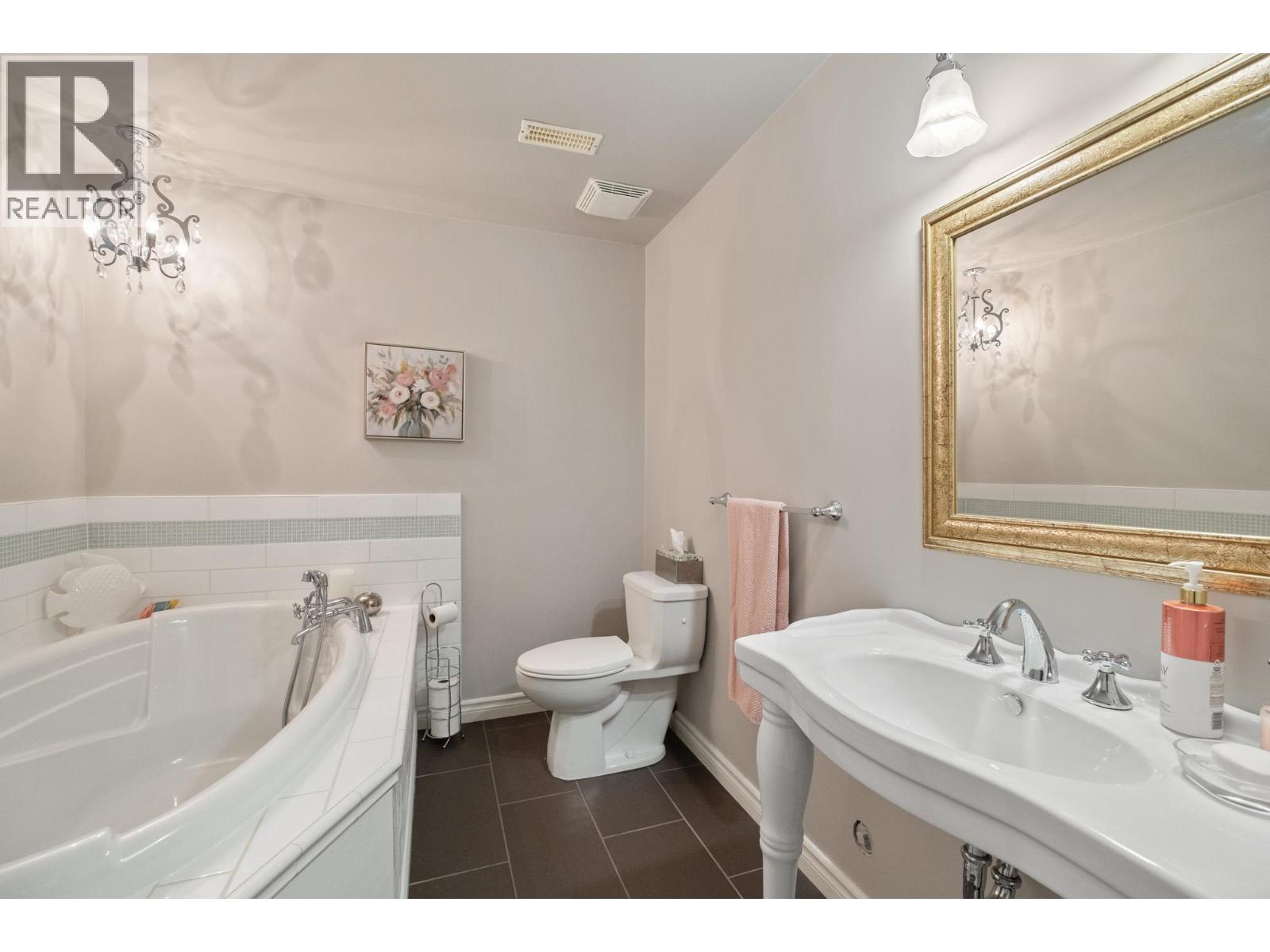 393 Rio Drive S, Kelowna, British Columbia  V1V 2L2 - Photo 35 - 10381766