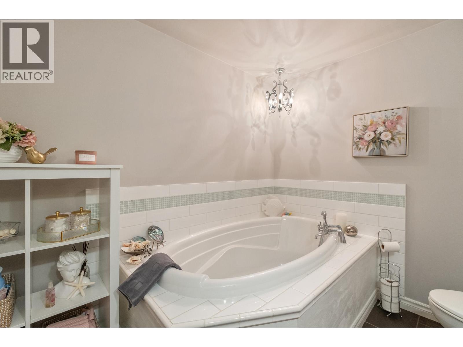 393 Rio Drive S, Kelowna, British Columbia  V1V 2L2 - Photo 36 - 10381766