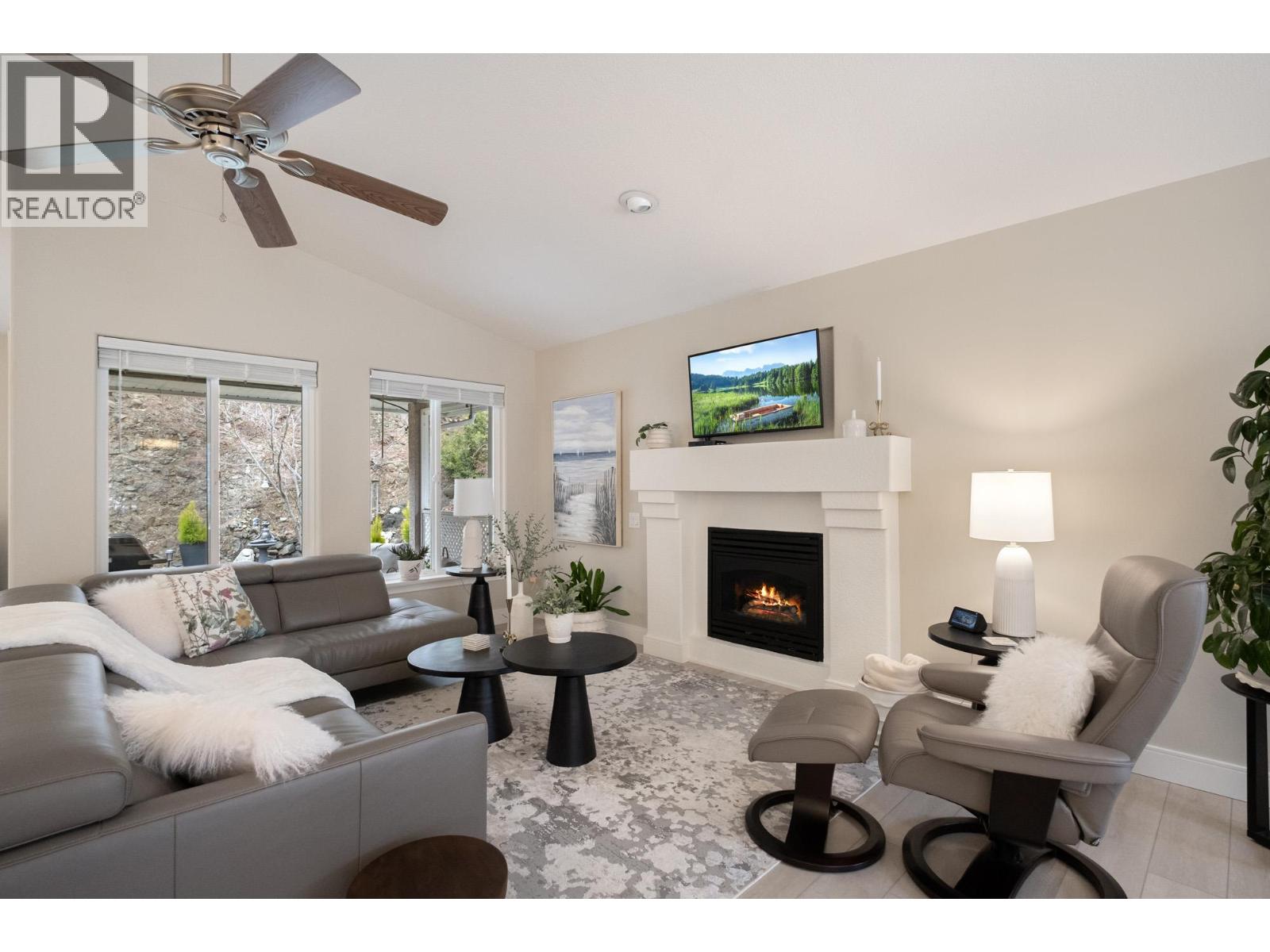 393 Rio Drive S, Kelowna, British Columbia  V1V 2L2 - Photo 4 - 10381766