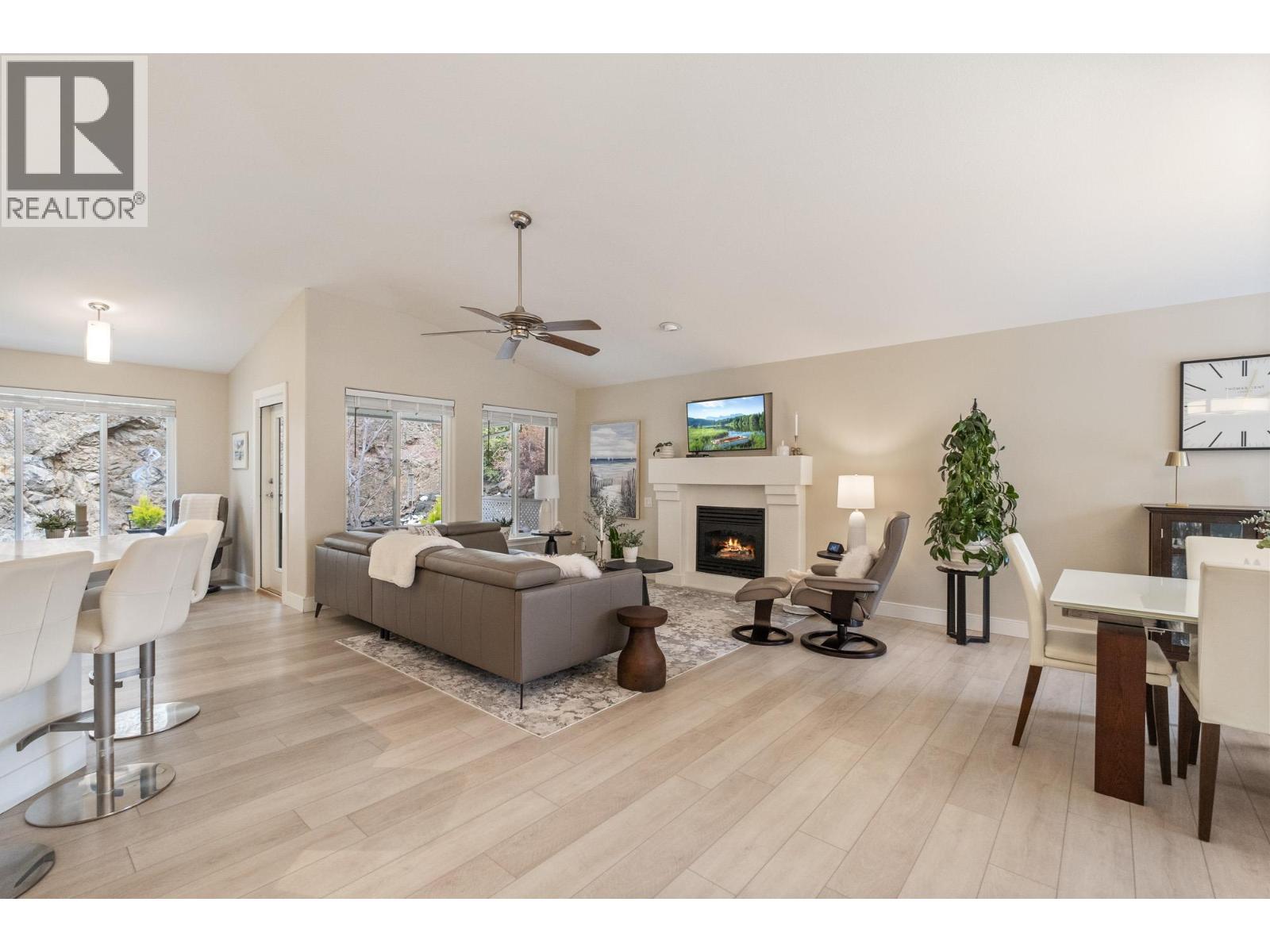 393 Rio Drive S, Kelowna, British Columbia  V1V 2L2 - Photo 6 - 10381766