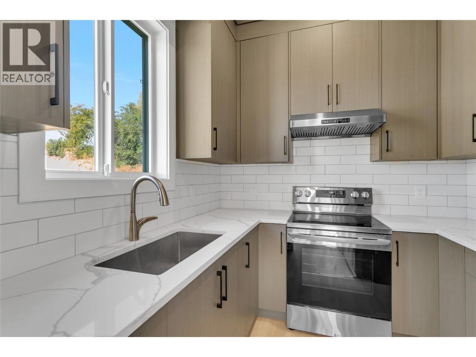 1176 Hume Avenue, Kelowna, British Columbia  V1P 0A9 - Photo 10 - 10382237