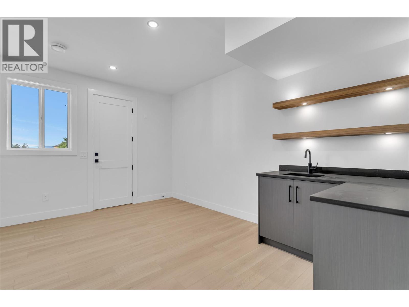 1176 Hume Avenue, Kelowna, British Columbia  V1P 0A9 - Photo 42 - 10382237