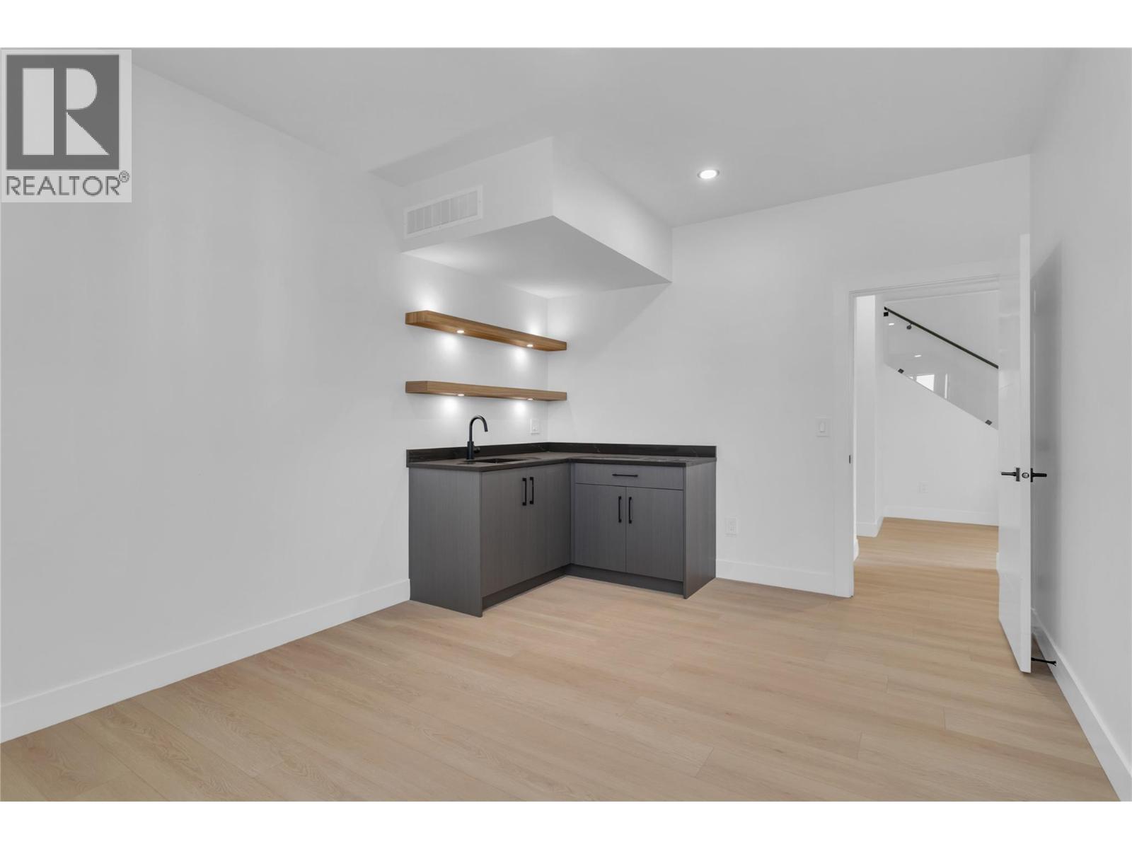 1176 Hume Avenue, Kelowna, British Columbia  V1P 0A9 - Photo 43 - 10382237