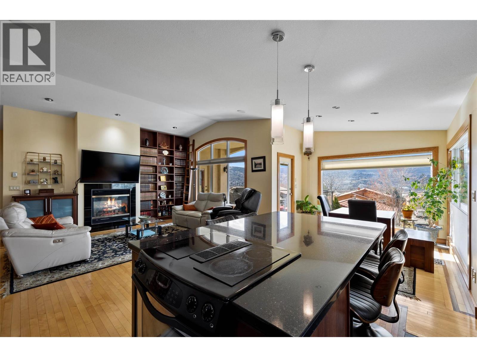 601 Rosewood Lane, Kamloops, British Columbia  V2H 1T3 - Photo 4 - 10381057