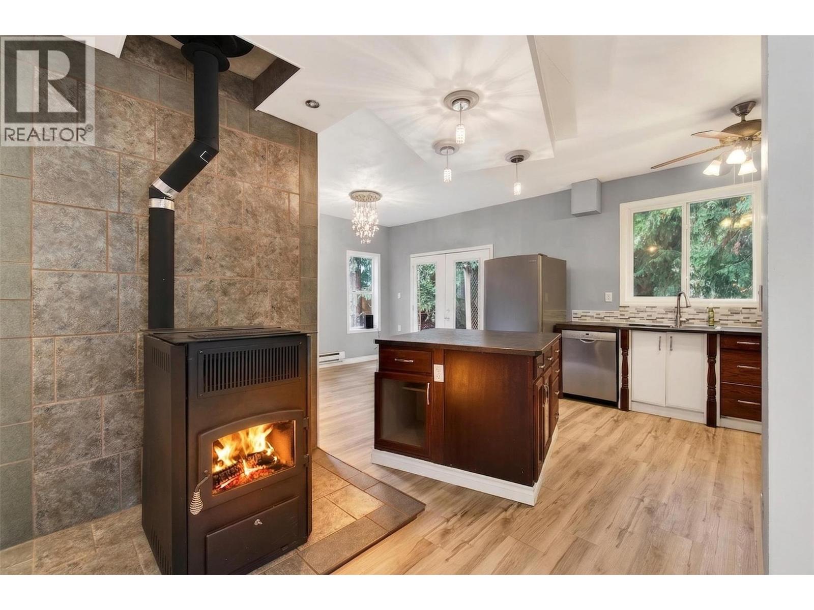 9048 Humming Bird Drive, Swansea Point, British Columbia  V0E 2K2 - Photo 12 - 10382358