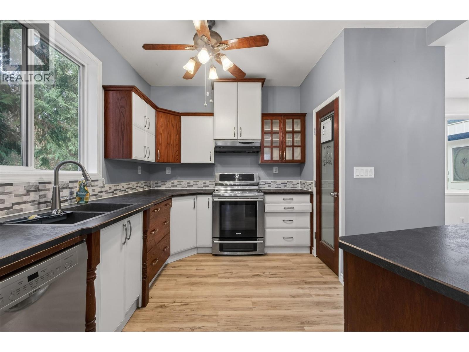 9048 Humming Bird Drive, Swansea Point, British Columbia  V0E 2K2 - Photo 15 - 10382358